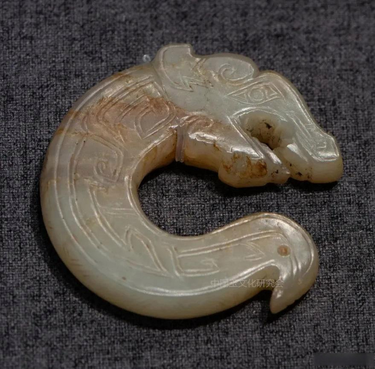 古玉#商代玉龙的三个阶段,卵,胚,玦!都象征王权初立.