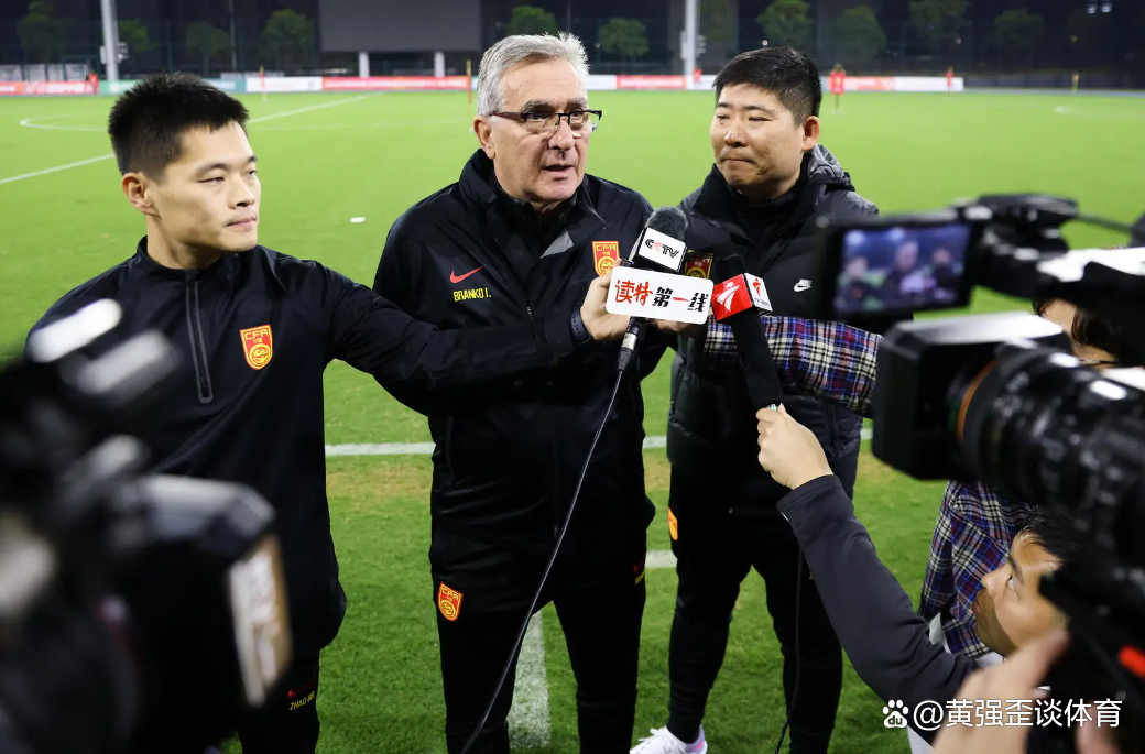 包含球队幕后：主教练的战术思考与决策的词条