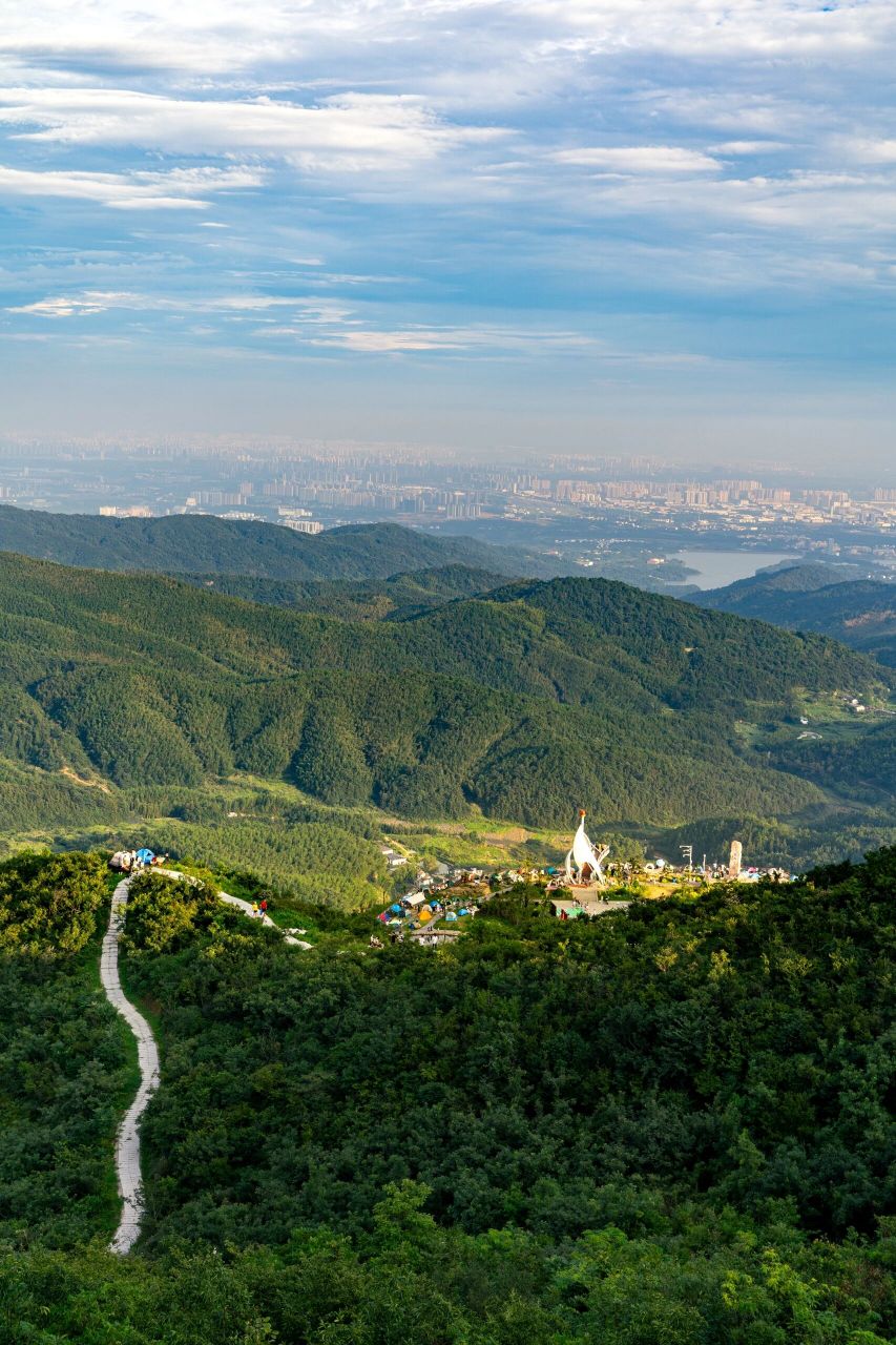 南昌梅岭观景台图片