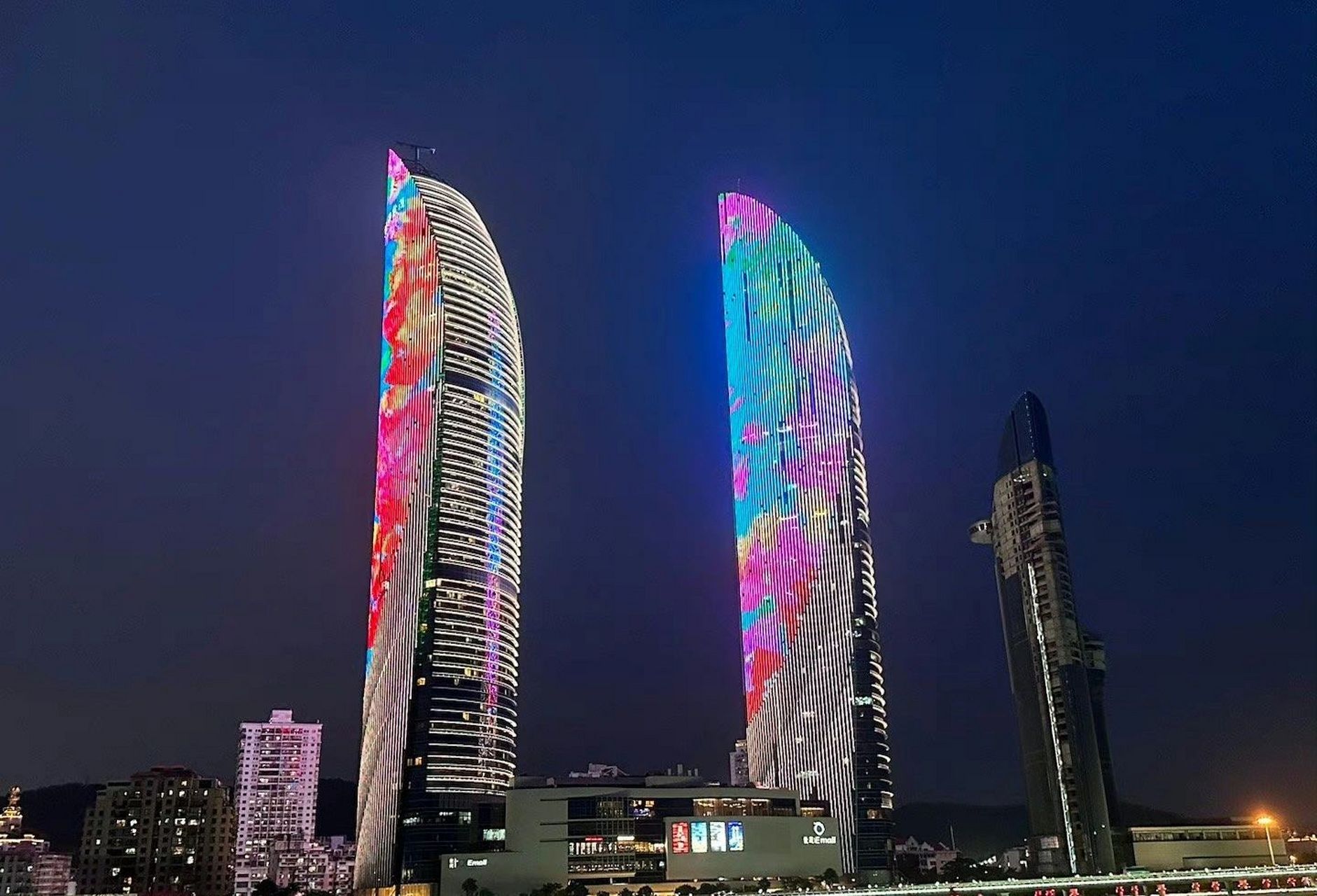 世贸双子塔超便宜夜间错时停车位来了～  厦门世贸双子塔附近的薯薯们