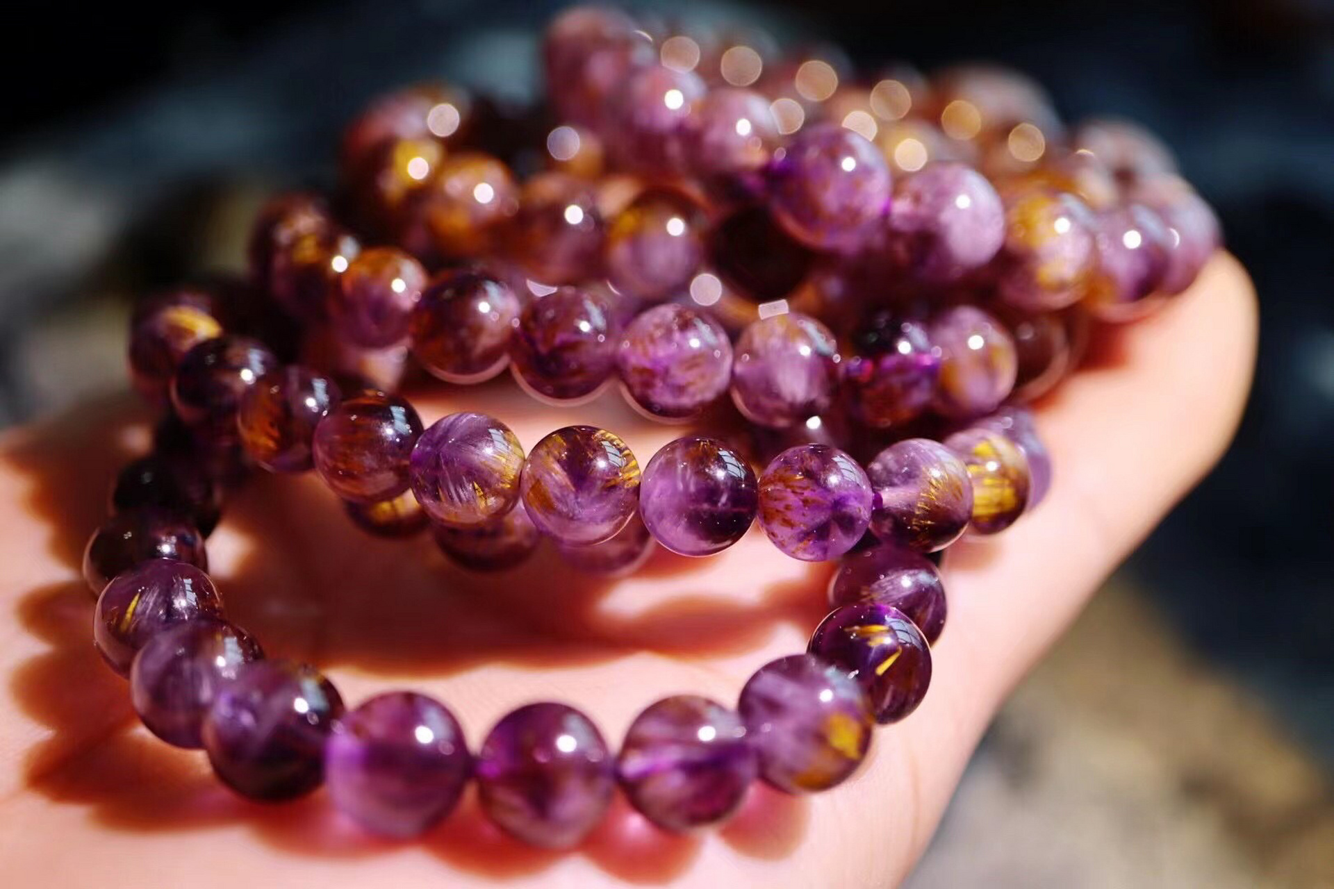 名火焰水晶,代表一种积极,热情,乐观,坚强的正能量,属于新时代的宝石