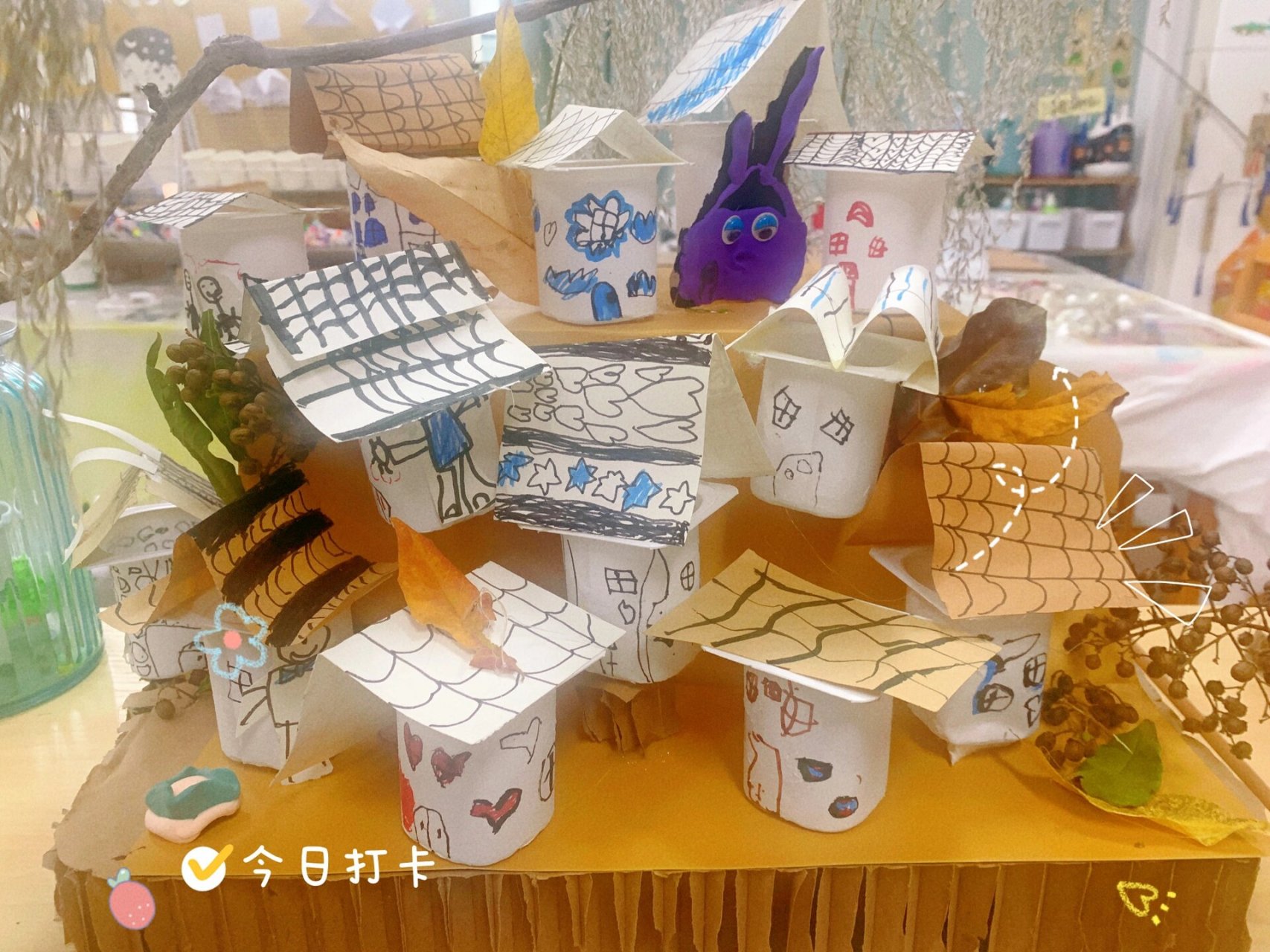 喝剩的酸奶盒来做个小房子吧 喝完的酸奶盒不要扔,这样做太美了#幼儿