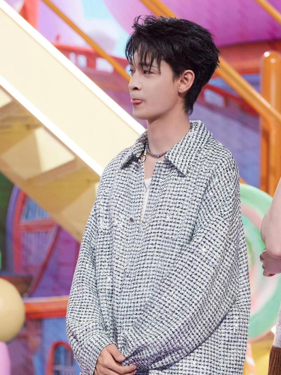 秦霄贤# 身着#中国服装设计师名人堂#,2023年度"最佳女装设计师"张趑