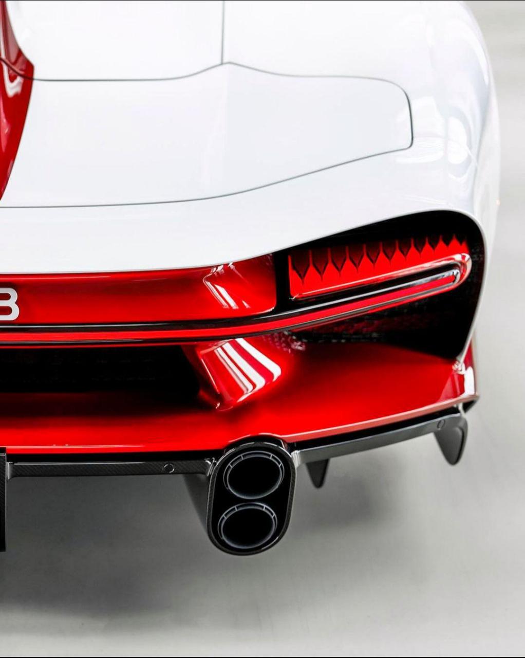 【布加迪chiron super sport系列】红色代表力量和激情,白色代表优雅