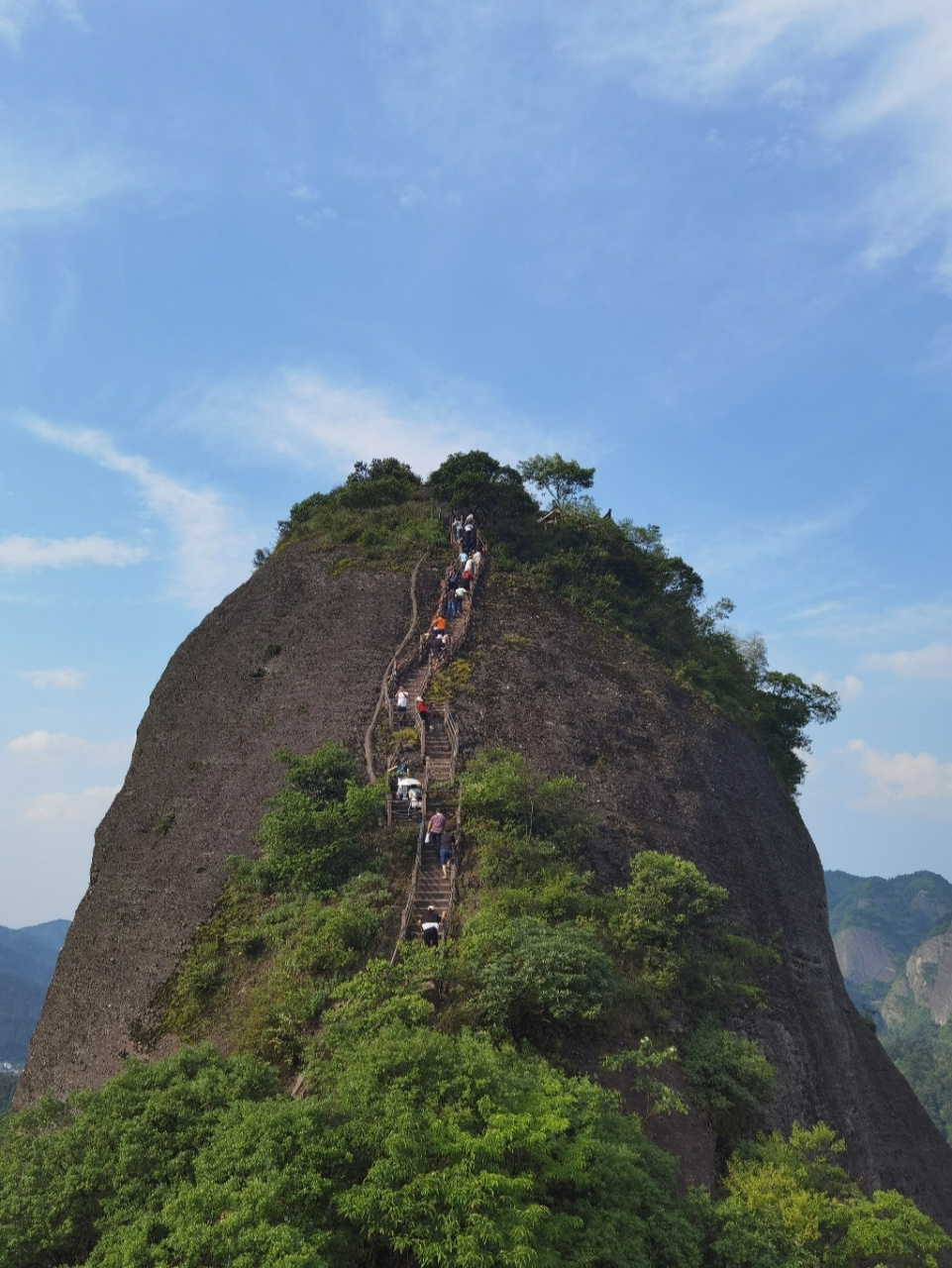 崀山两天一夜旅游攻略(上) 崀山风景名胜区位于湖南省邵阳市新宁县