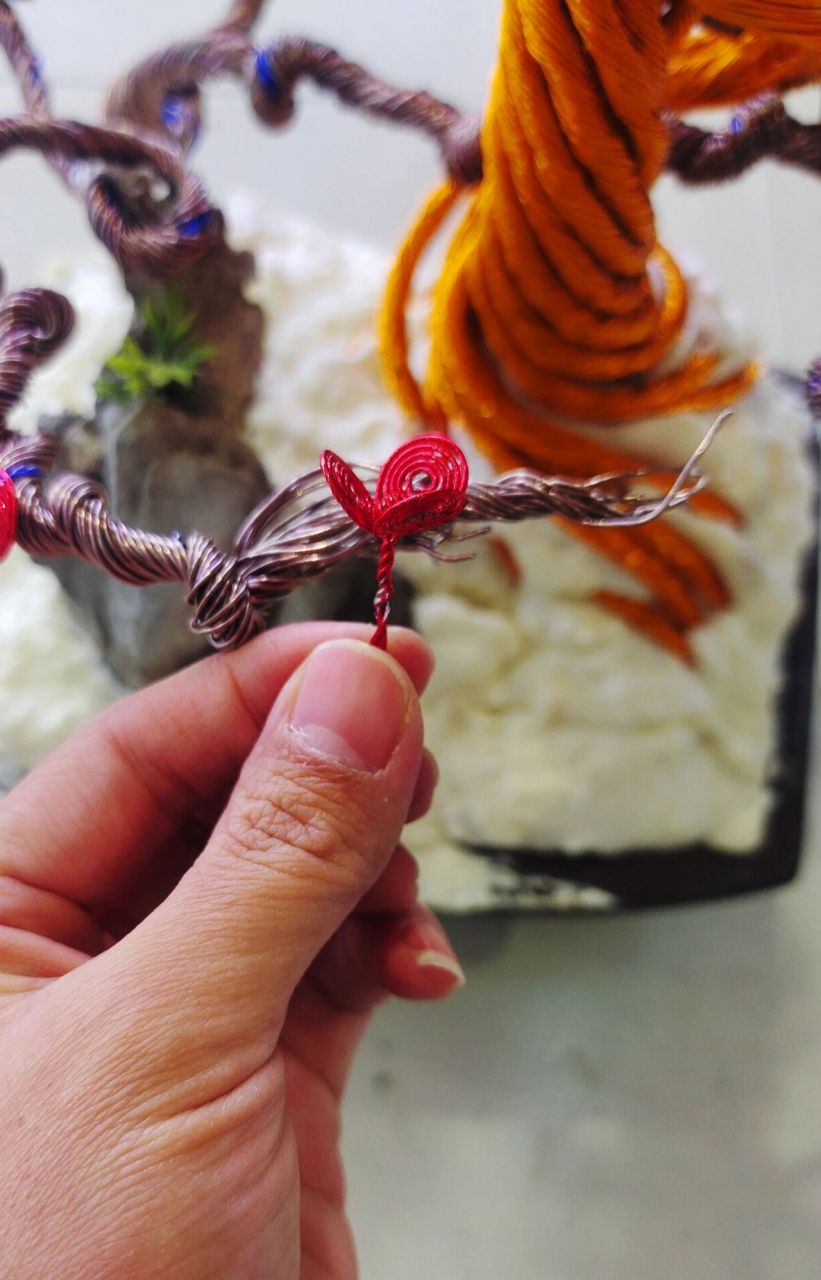 《附教程》纯手工打造,工艺品摆设 制作过程,准备材料有——黄色铜丝