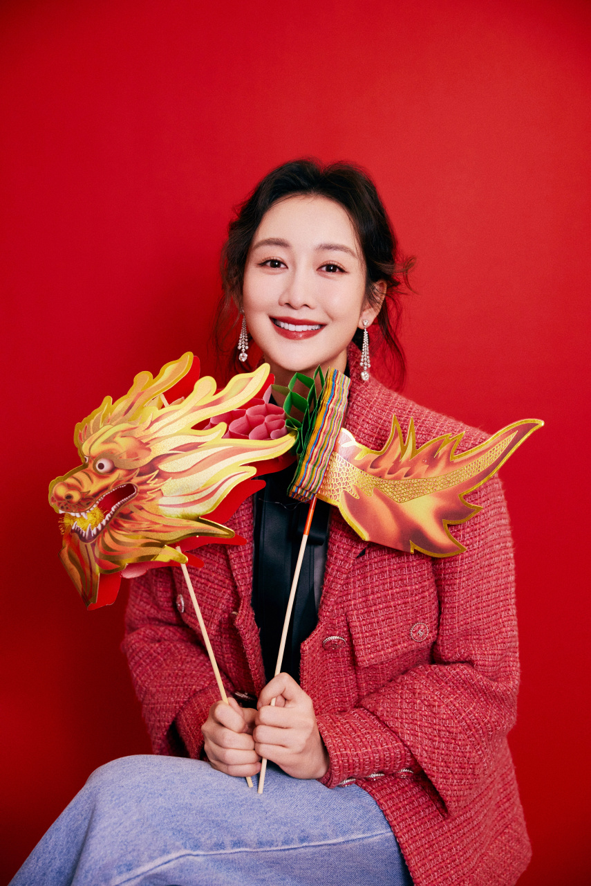 王鸥超话  迎龙辞旧岁 阖家共团圆 祝大家除夕快乐06 万事顺意 幸福