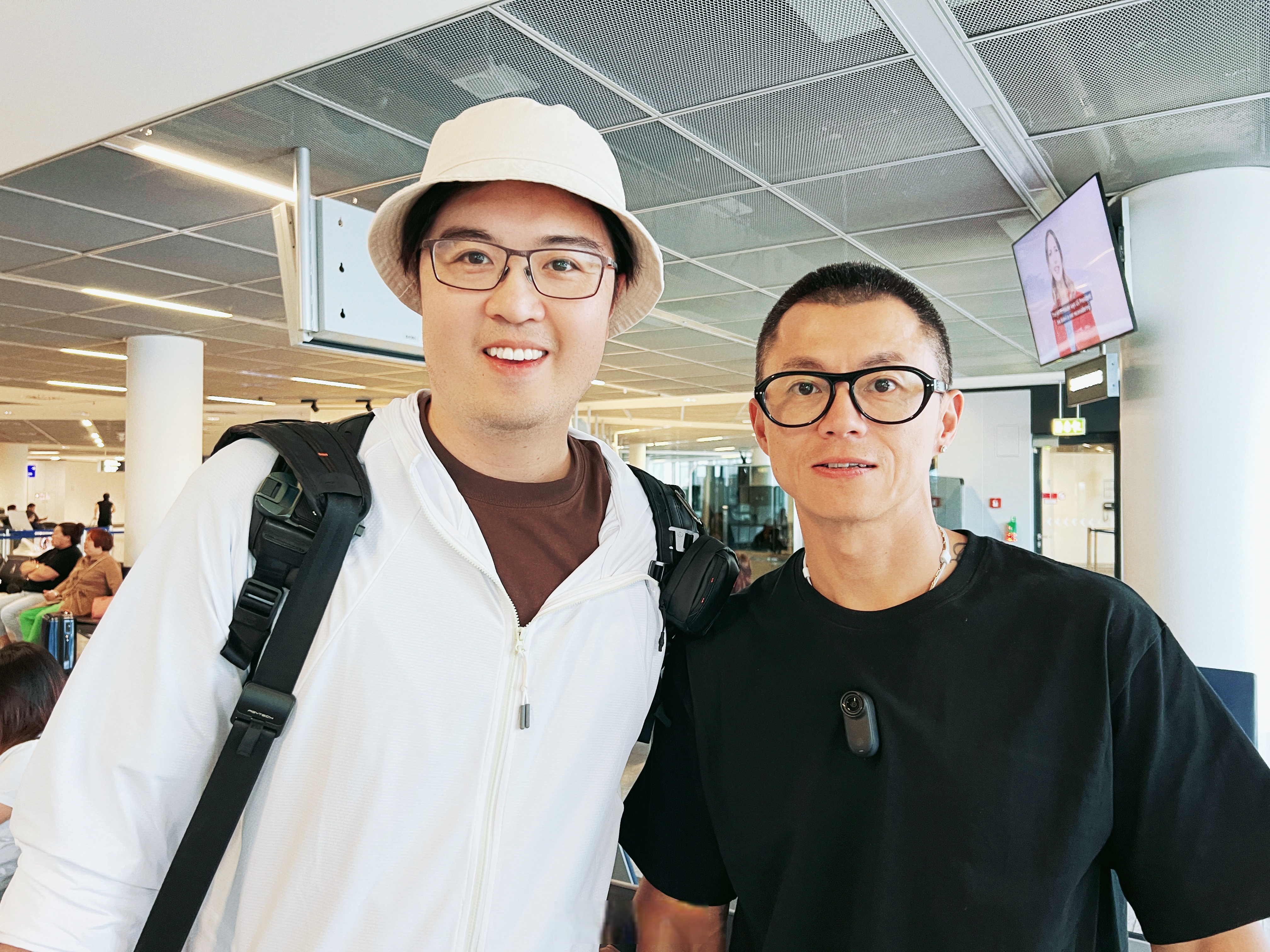 这一路见新朋遇老友的,带回来了一吨的故事,你受