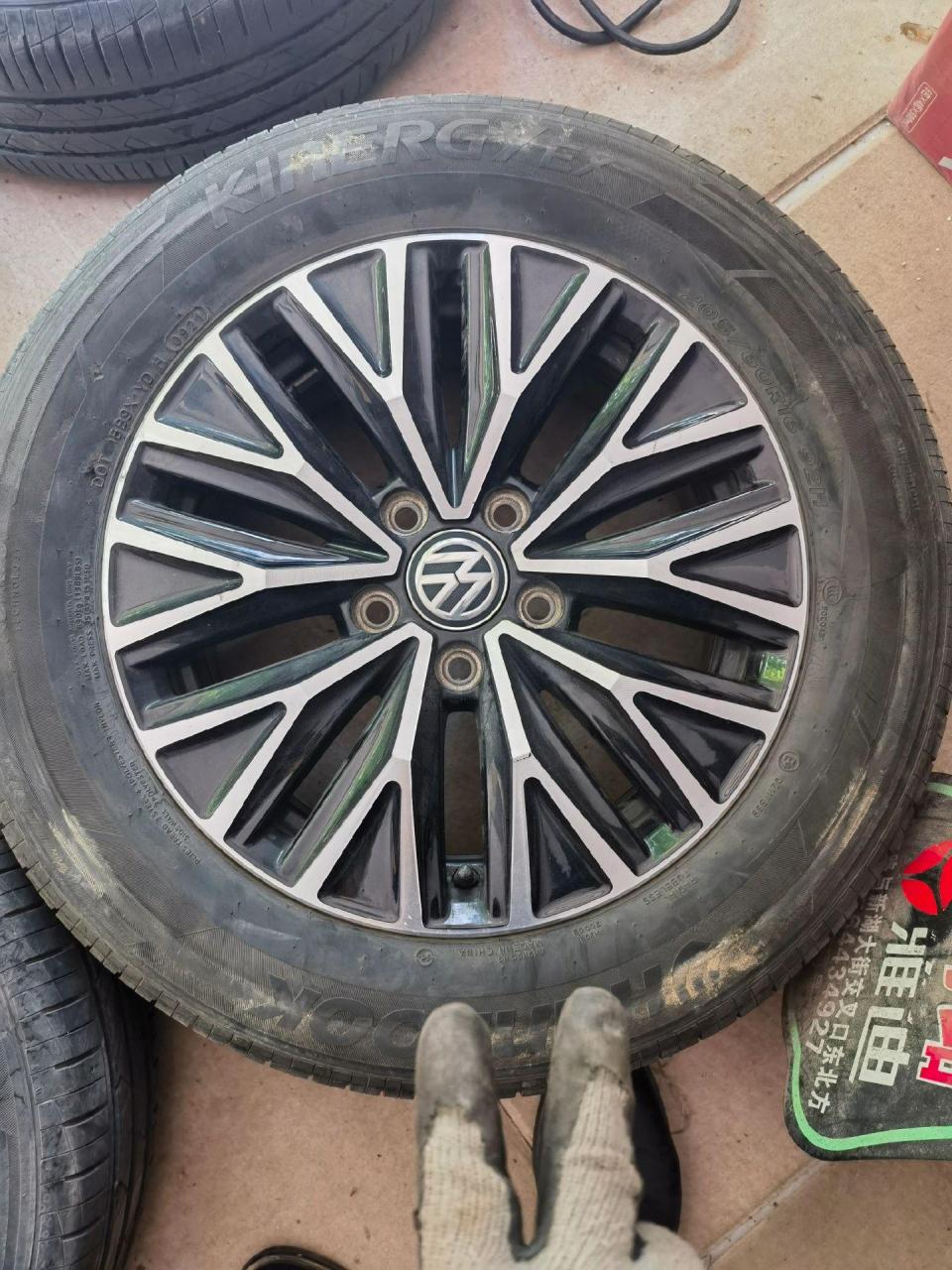 速腾原车原装16寸轮毂轮胎整套,升级17寸换下,5x112孔距,轮胎205 60