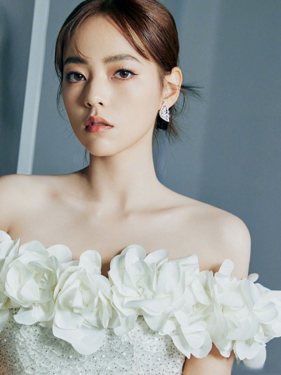 星尚人# 演员安沺出席在横店举办的第九届#文荣奖#02活动红毯,一袭