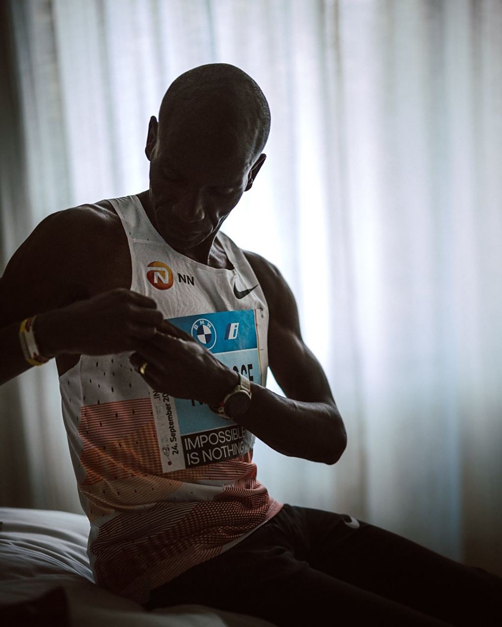 基普乔格,整装待发!  #98跑陪你聊跑步##柏林马拉松