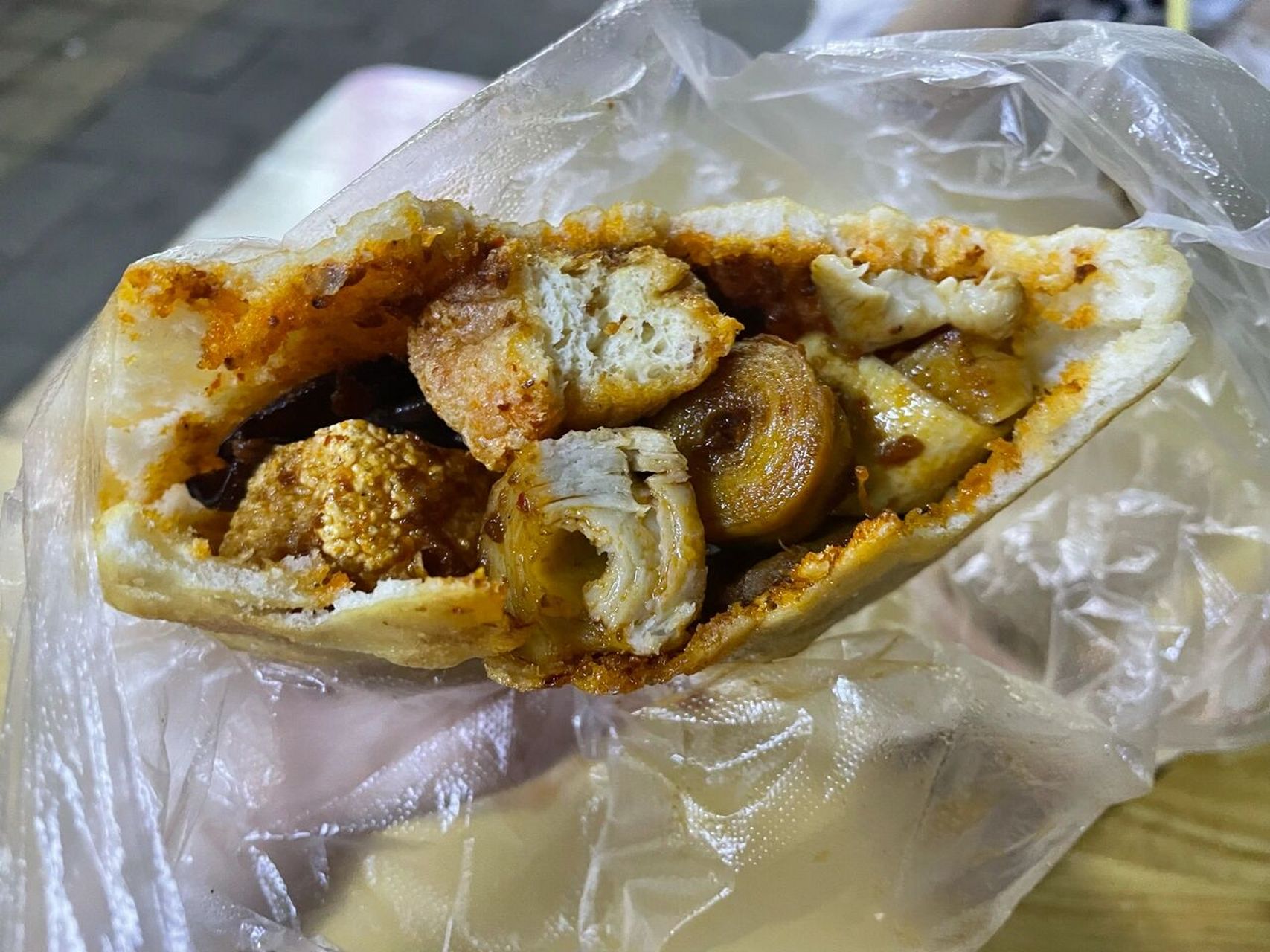 长葛探店86615|从小吃到大的大圆饼夹串串香 今天推荐的美食是:大