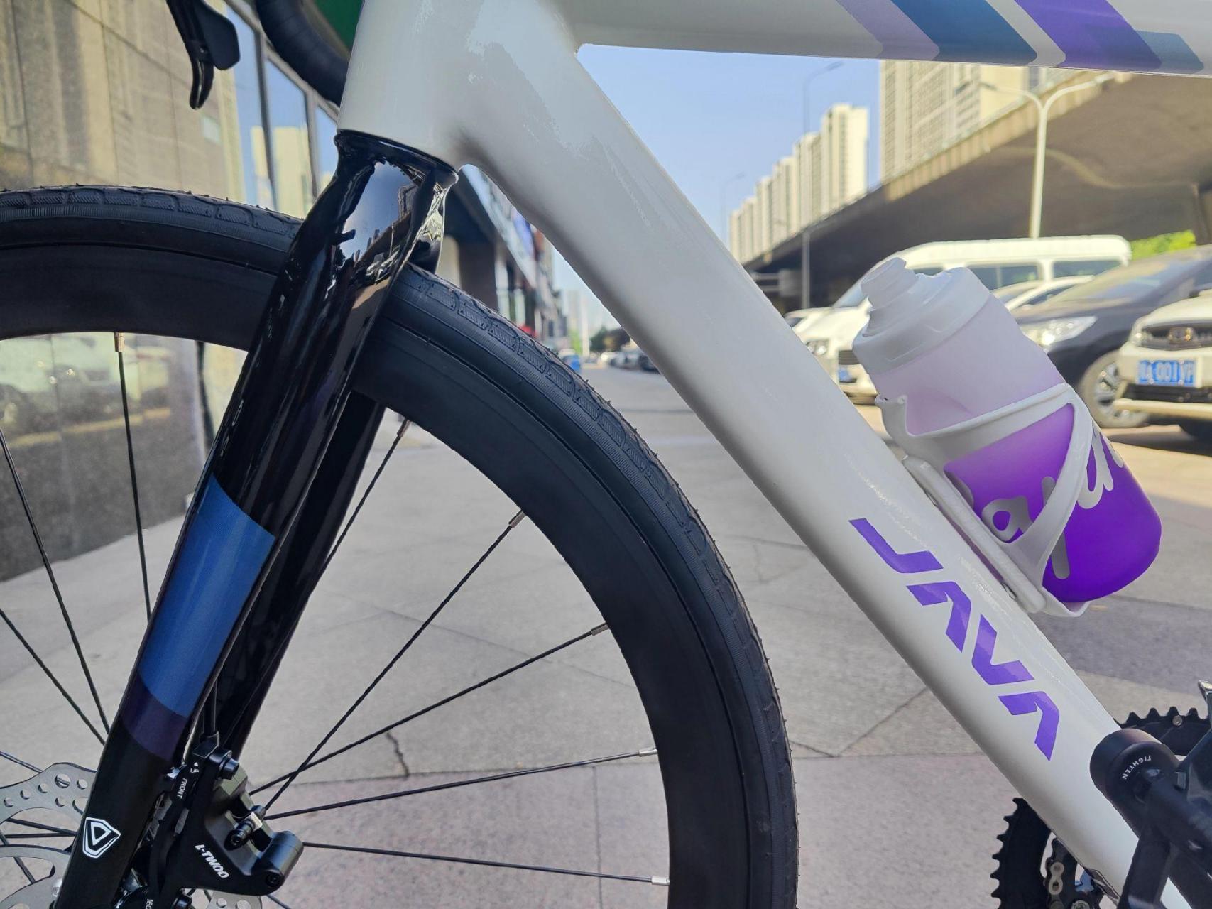 佳沃御夫座新涂装白紫色