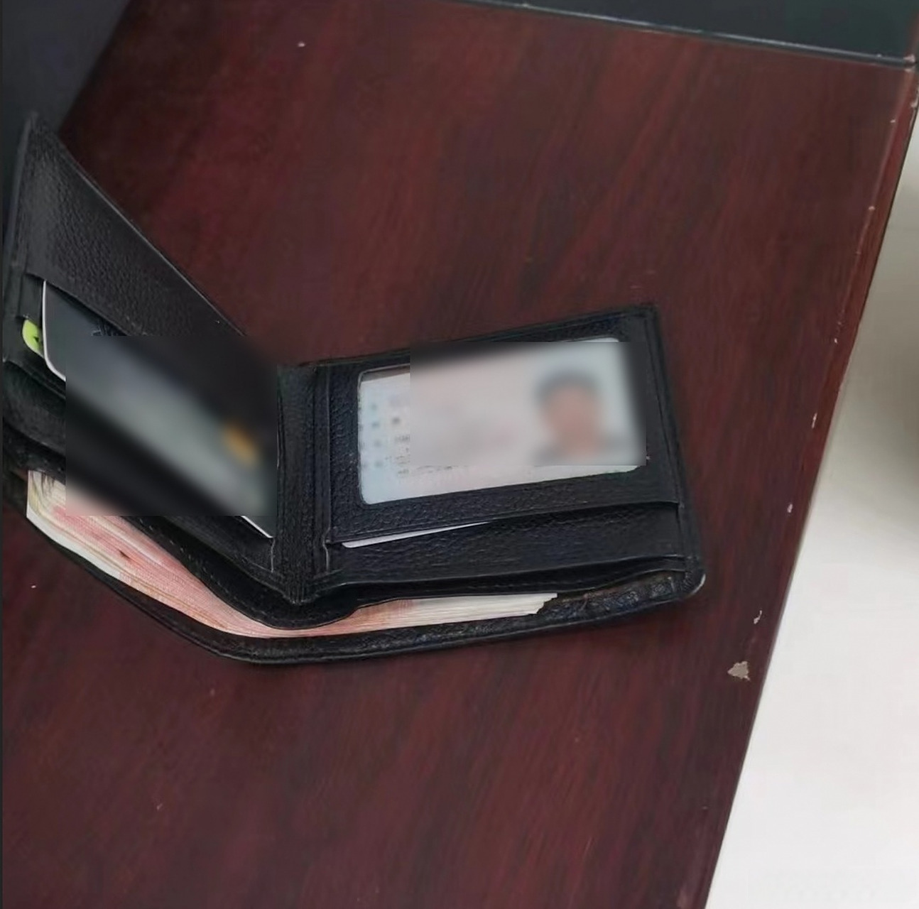 有3000元现金!】"哎呀,这可怎么办呀,客户把钱包掉店里了.