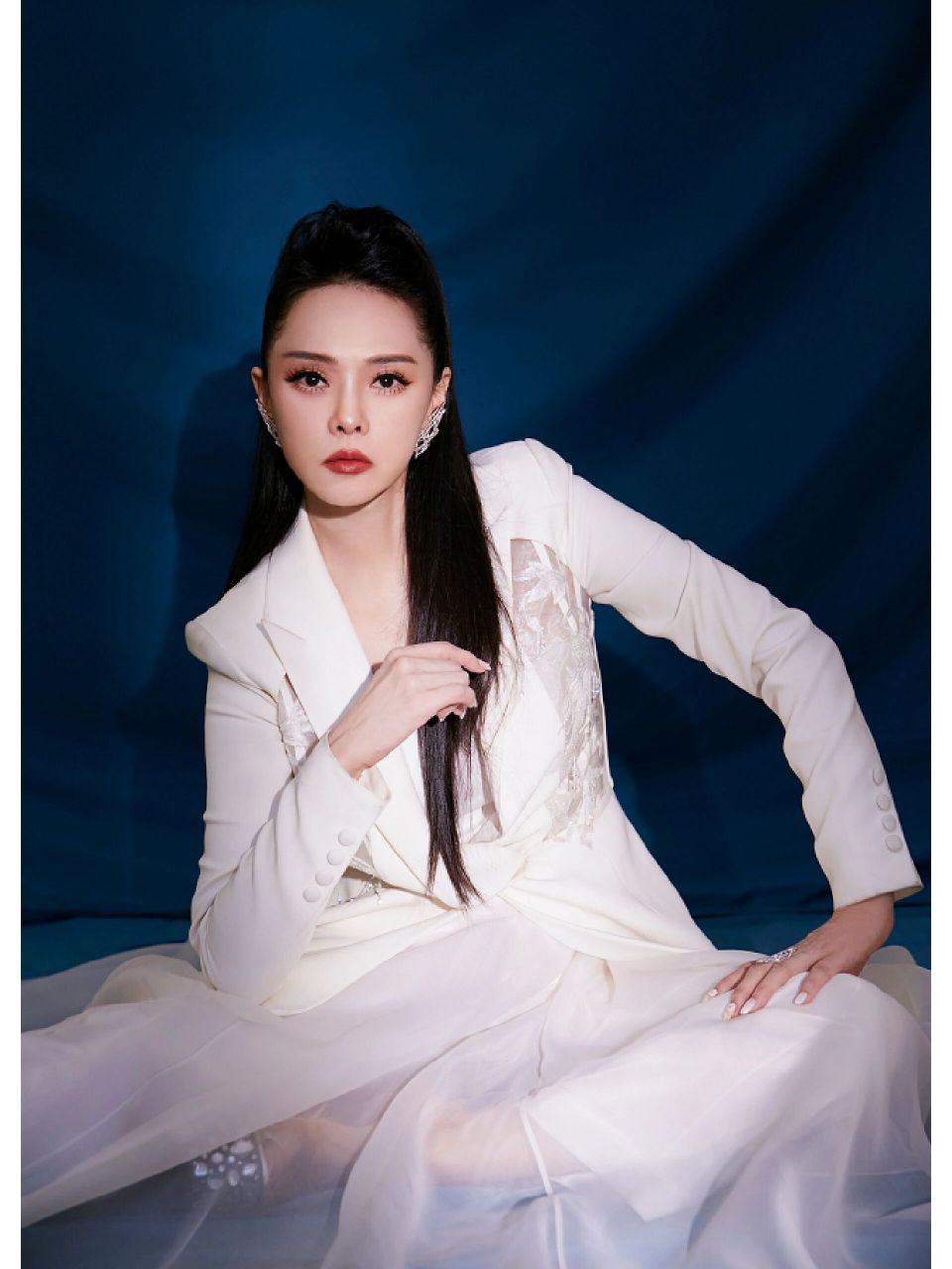 3月29日,上海时装周吸引了娱乐圈各路明星,名流,名媛闪亮登场,这训哪