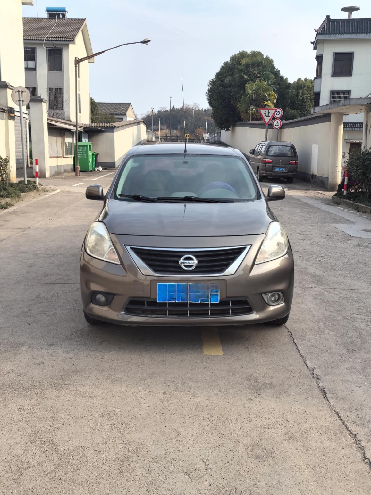 最新到店13年9月上牌日产阳光手动挡1