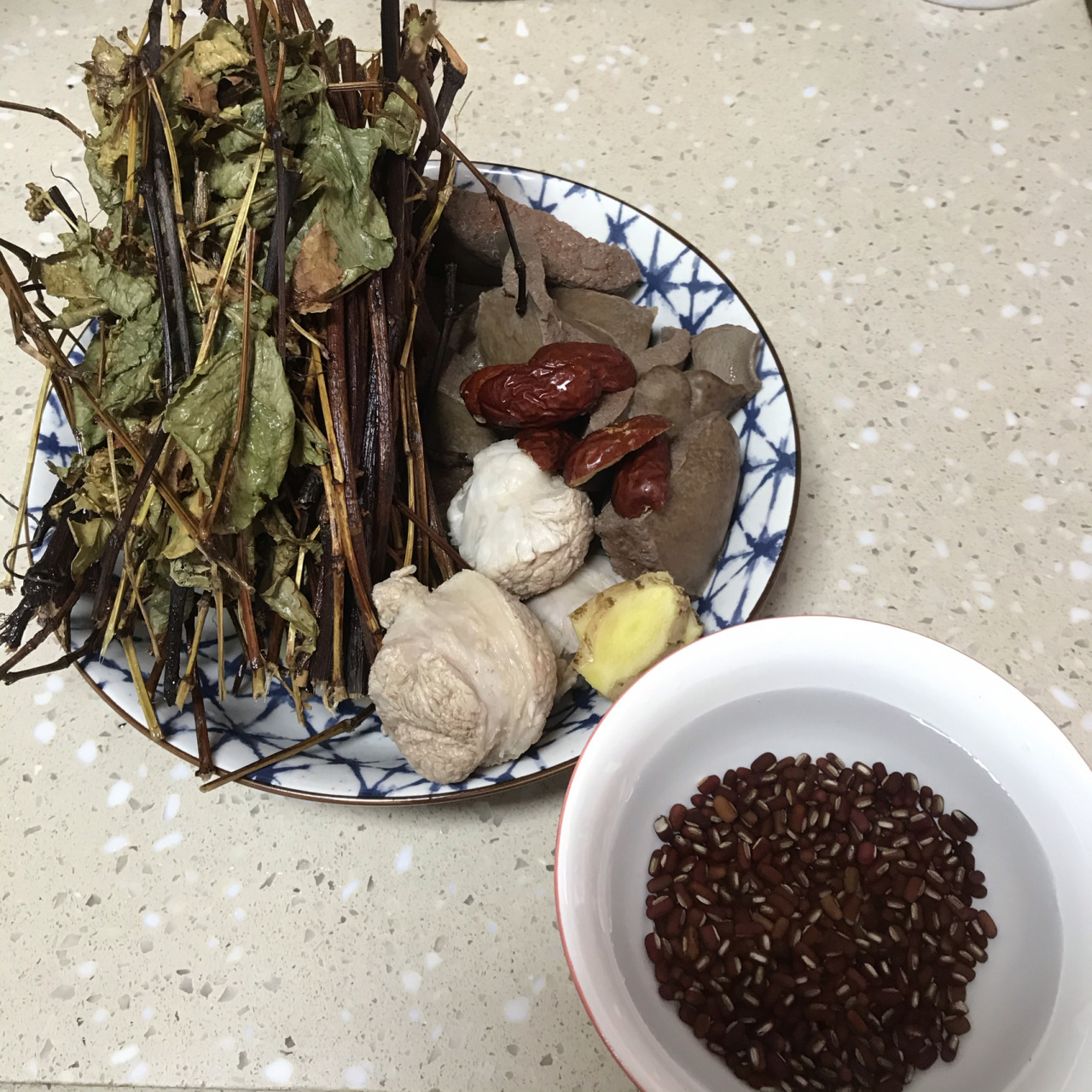 猪横脷煲赤小豆薏米图片