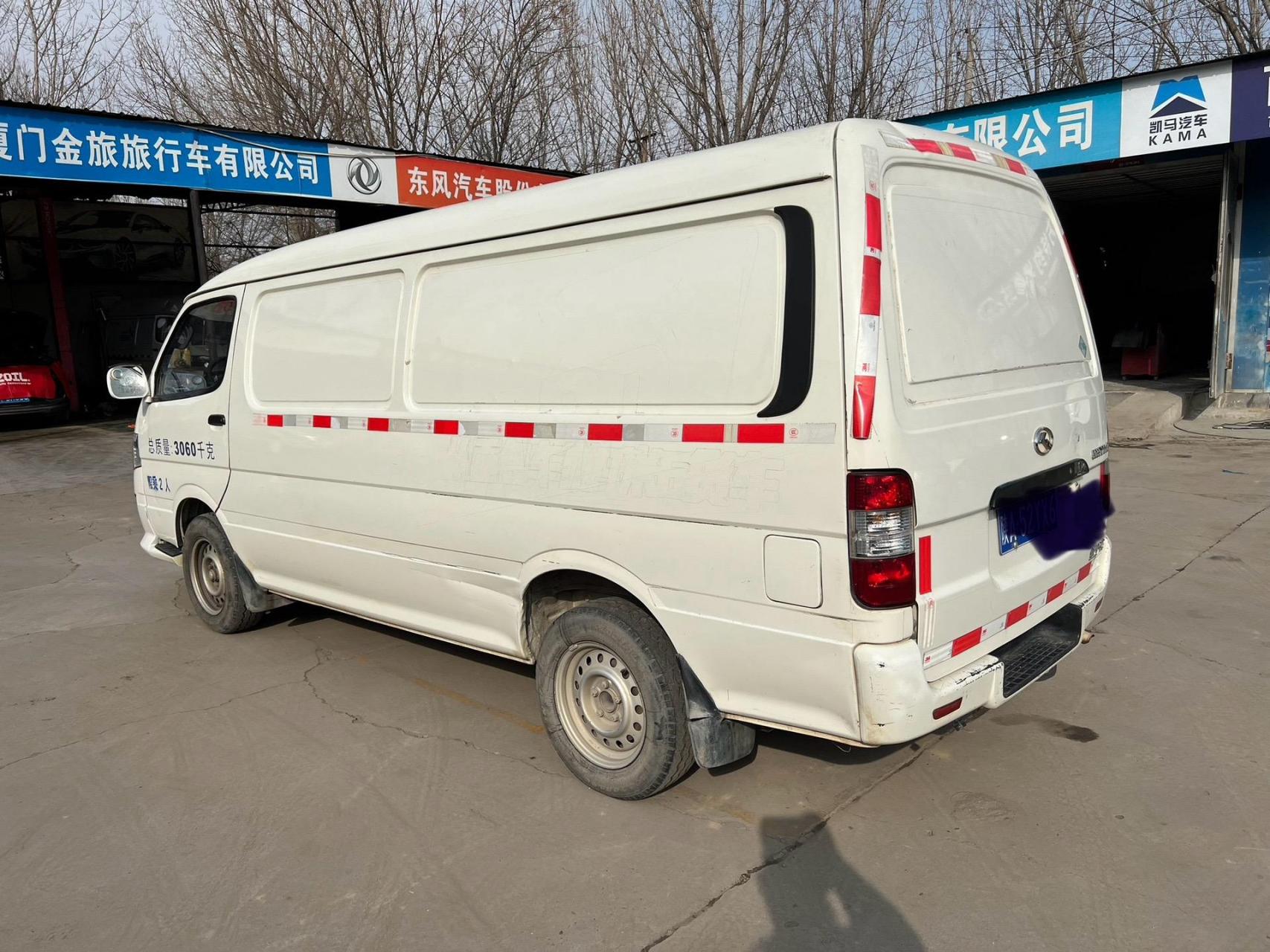 出售厦门金龙厢式封闭货运面包,4g20发动机2.