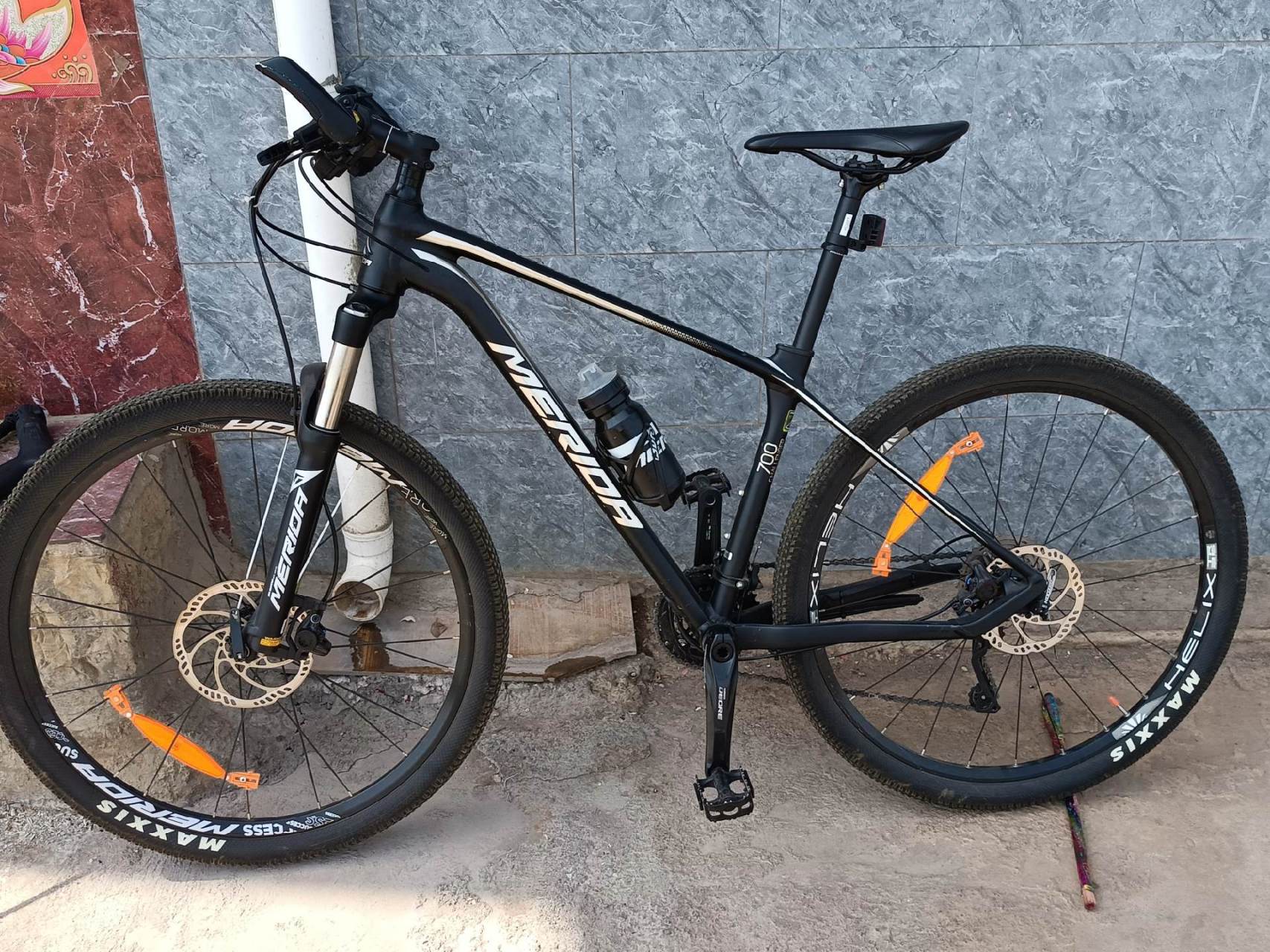 美利达700,九成新,弥勒地区看上私聊.