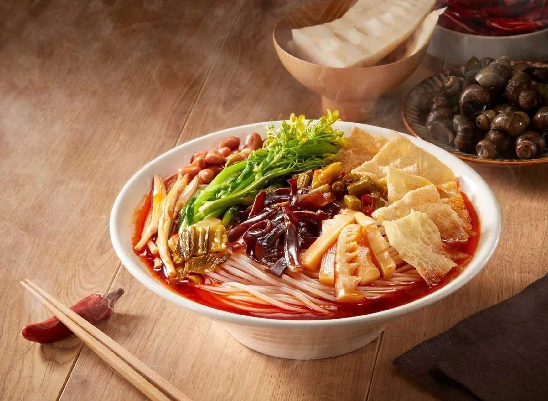 螺蛳粉来自广西柳州,现在已经是人类历史文化瑰宝了!