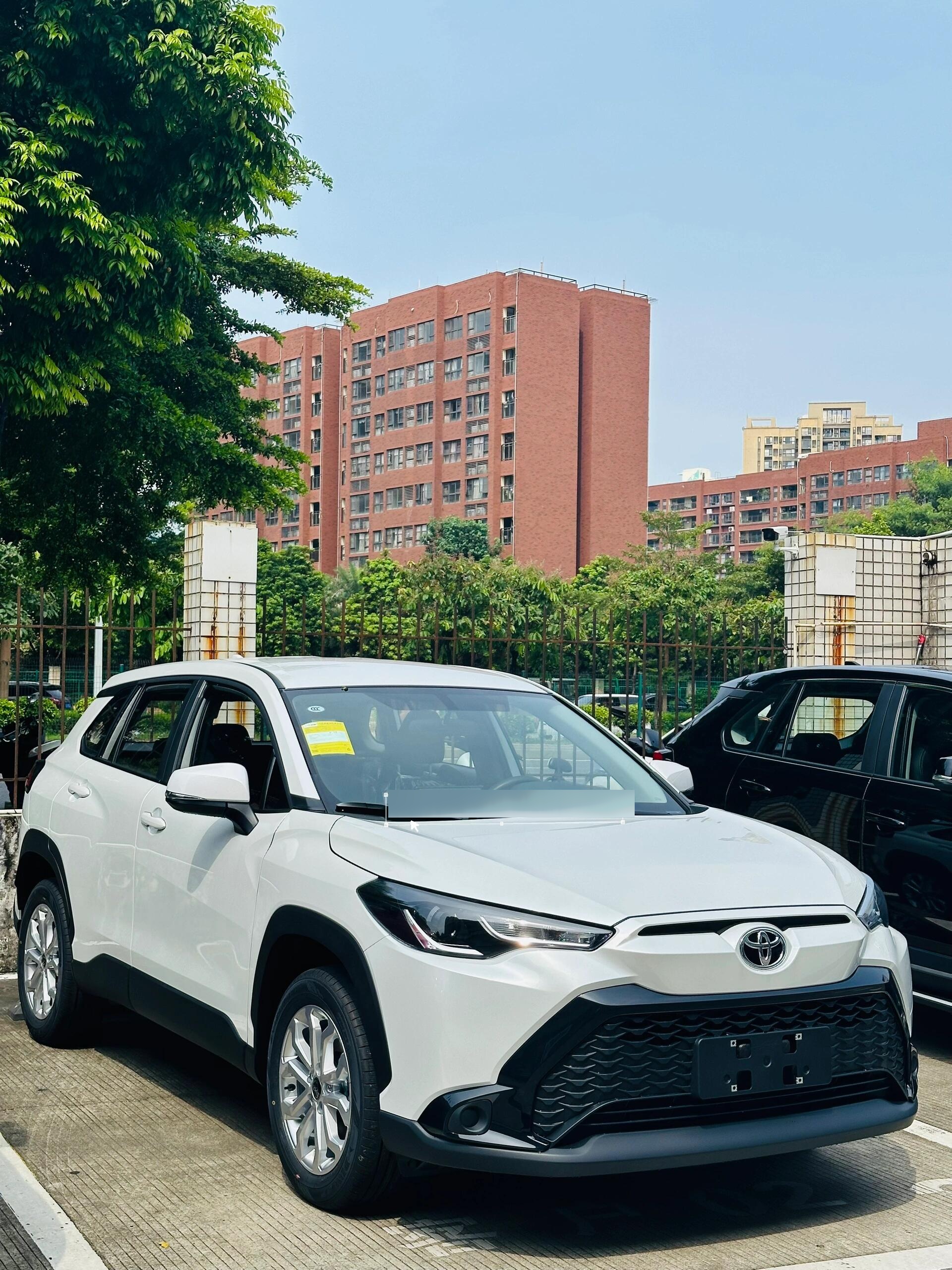 5l,丰田2.0油电混合,才11万多 丰田新款车5一8万