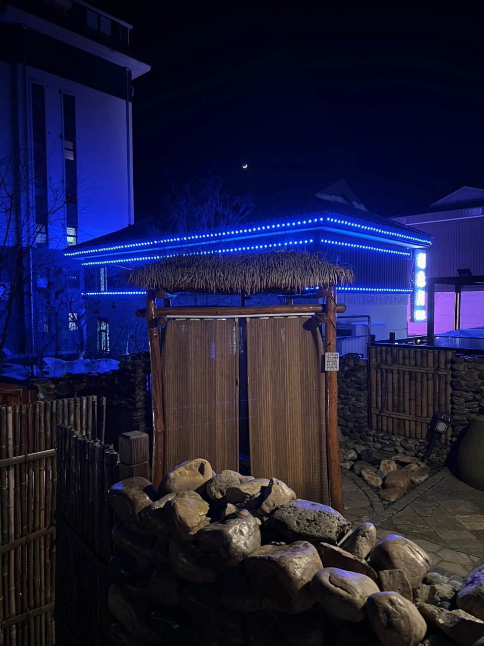 丹东～7615温泉民宿～一汤一宅 99地址:凤城市东汤镇山水颐园