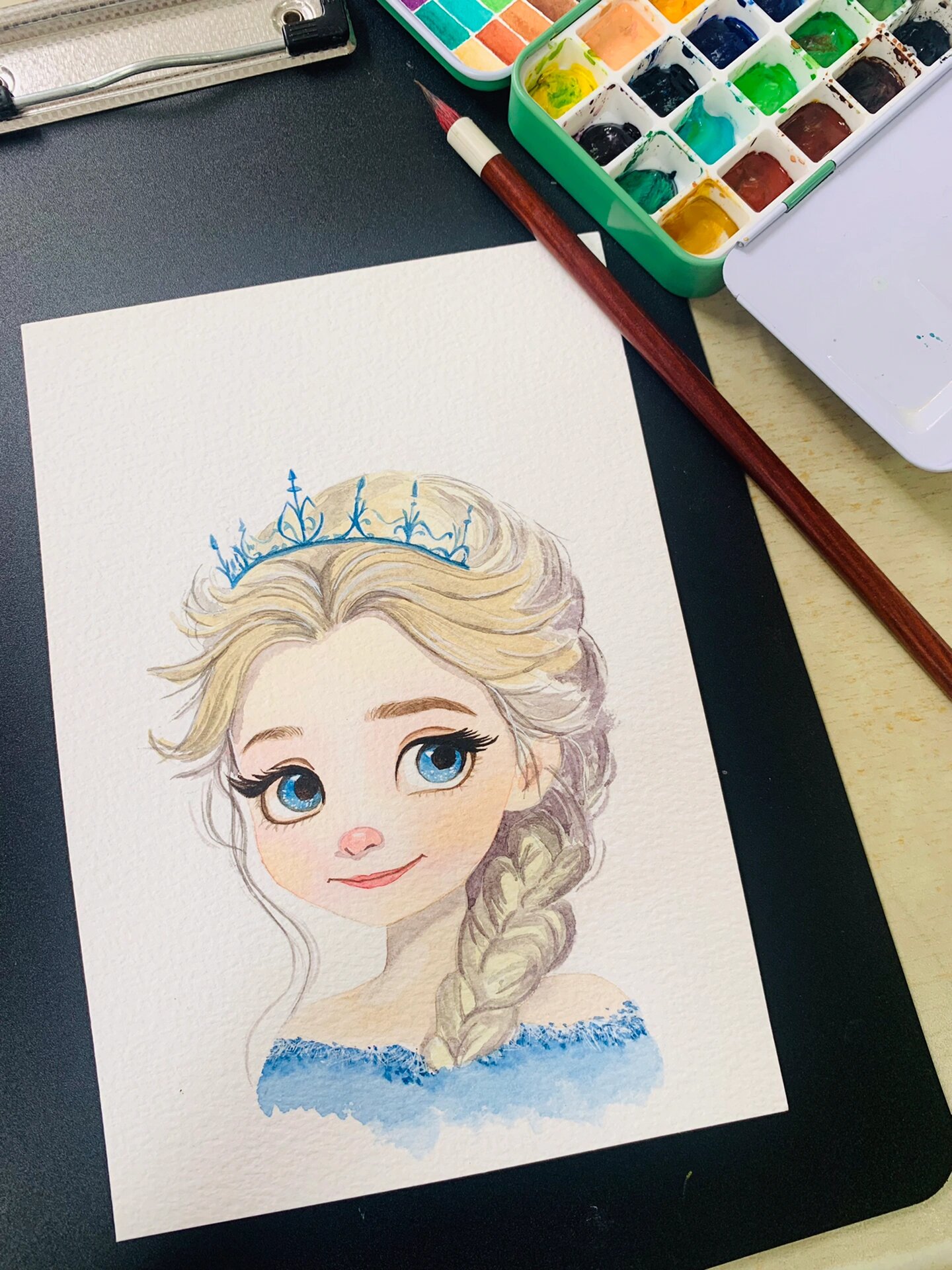 水彩冰雪奇缘艾莎公主