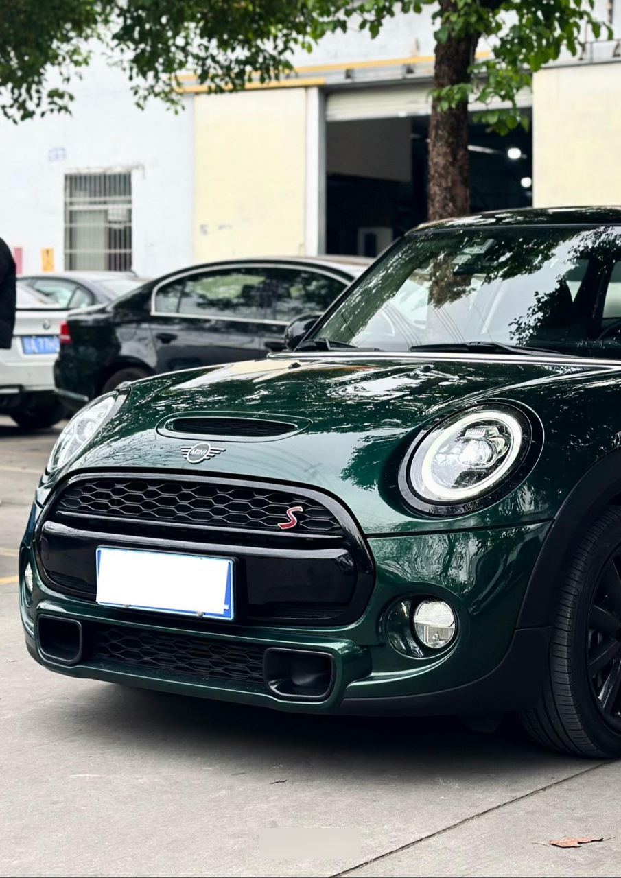 mini英伦绿搭配黑化效果.