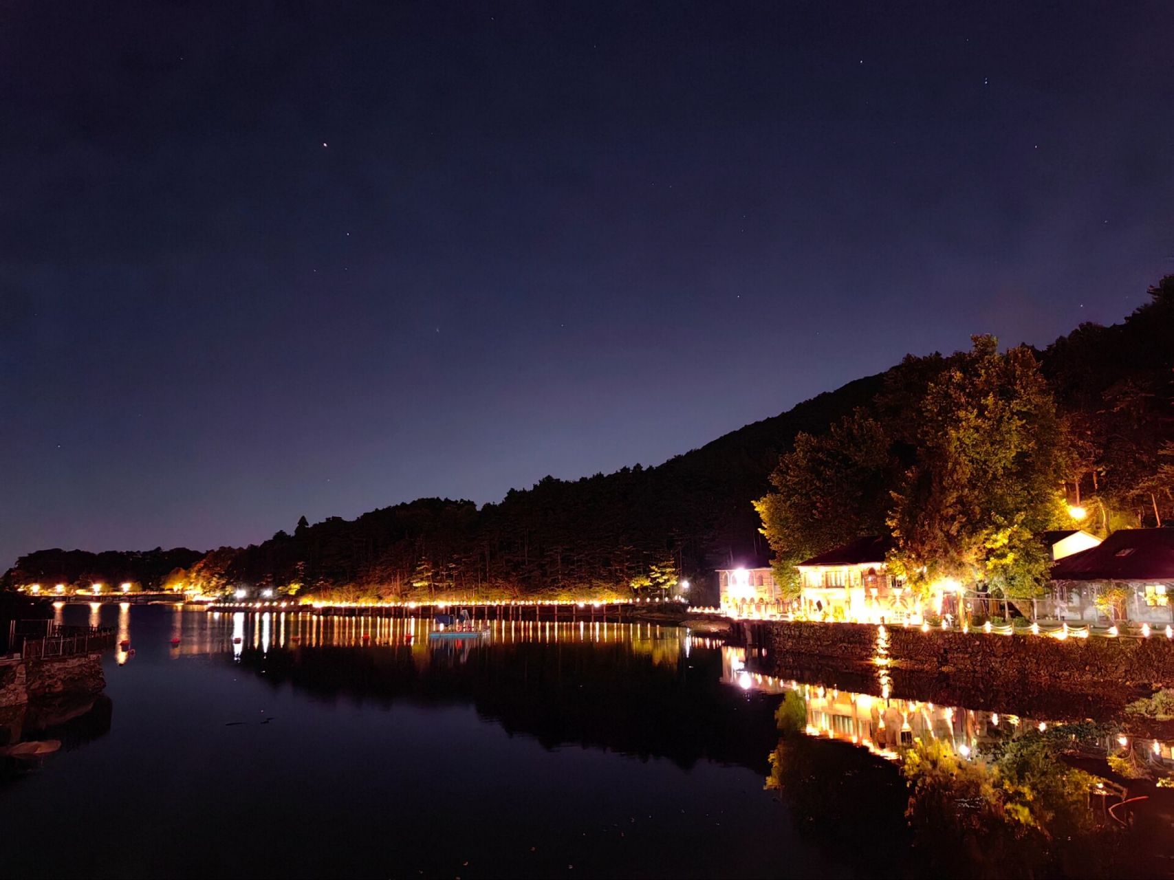 庐山两日游最后一夜的闲逛片刻 今天走了28289步 虽然很累 但还蛮喜欢