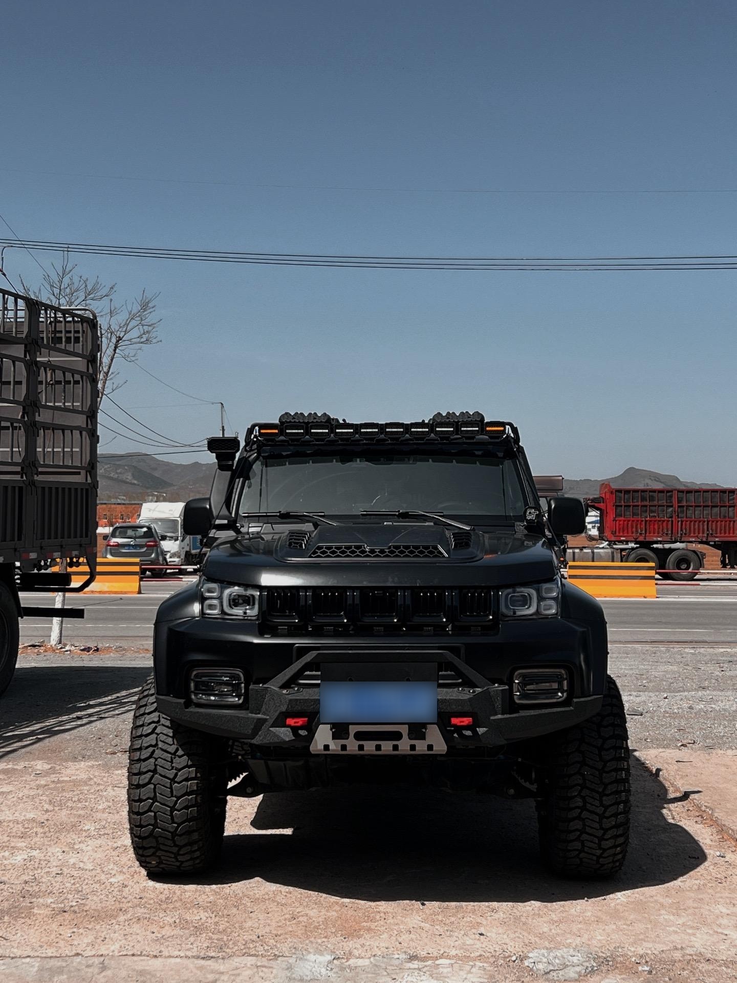 北京bj40最帅改装.黑武士风格才看不腻,新款射灯比较帅气哦