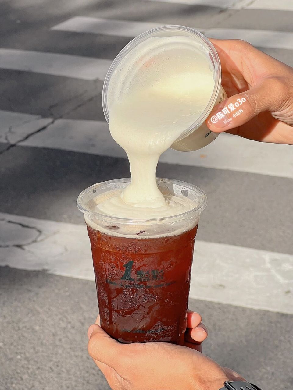蓝色外01卖软件上! 买一杯中杯红茶玛奇朵!