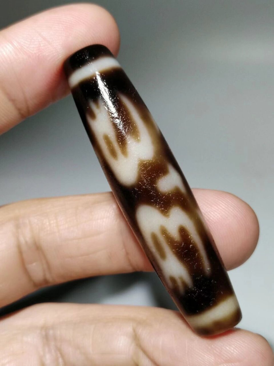 高油润至纯扎基拉姆天珠 通体白化白芯,泌色唯美老味,风化包浆饱满.