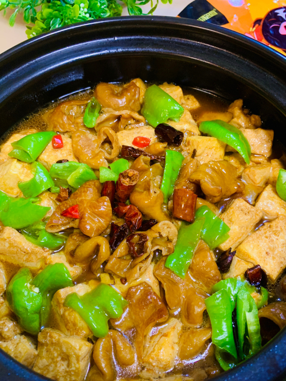 家庭版肥肠炖豆腐6015好吃到不剩一口汤 肥肠别只是辣炒了!