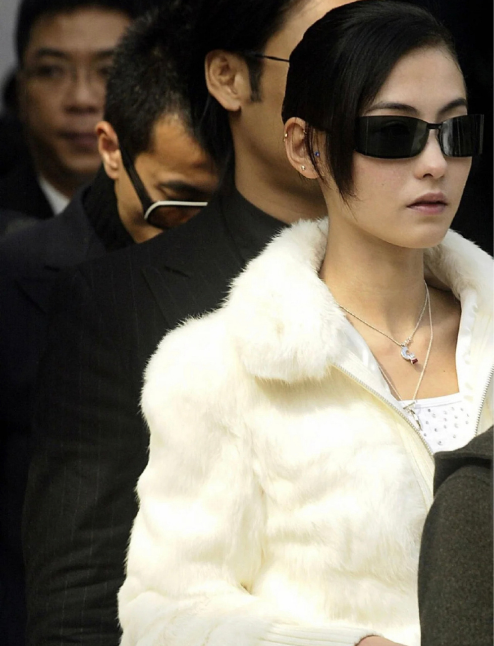 张柏芝参加梅艳芳葬礼