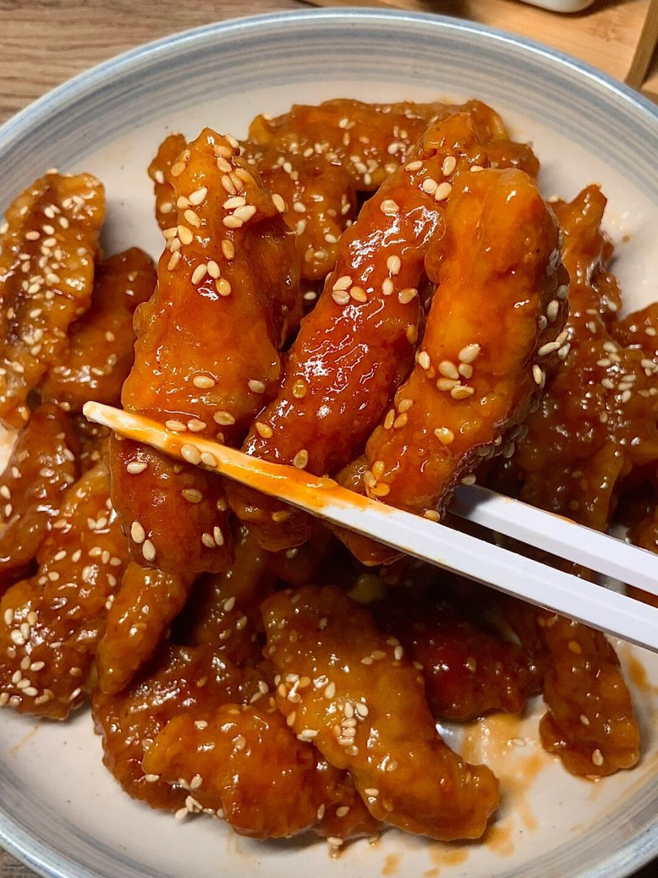 糖醋里脊应该不会有人不爱吧,酸酸甜甜,老少皆宜!