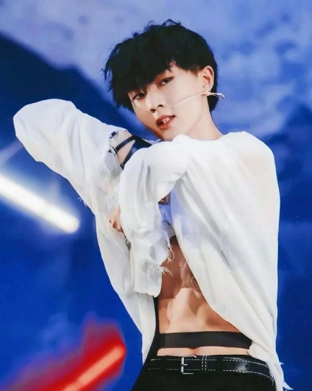 从相册中翻来的时代少年团腹肌照(别害羞) [太阳][太阳]