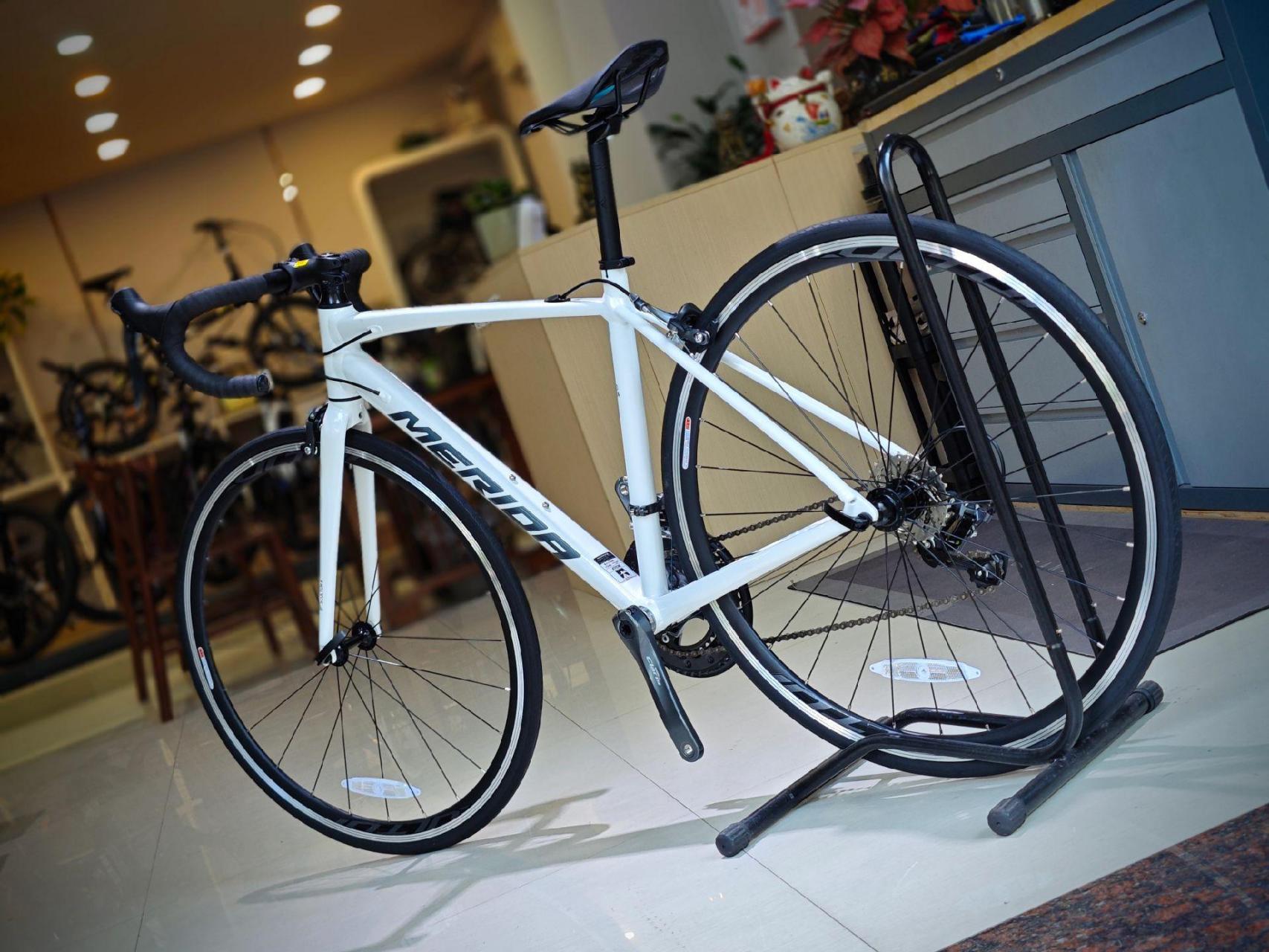 详细介绍:美利达斯特拉93这款的配置很高端,在性能方面也能满足高强度