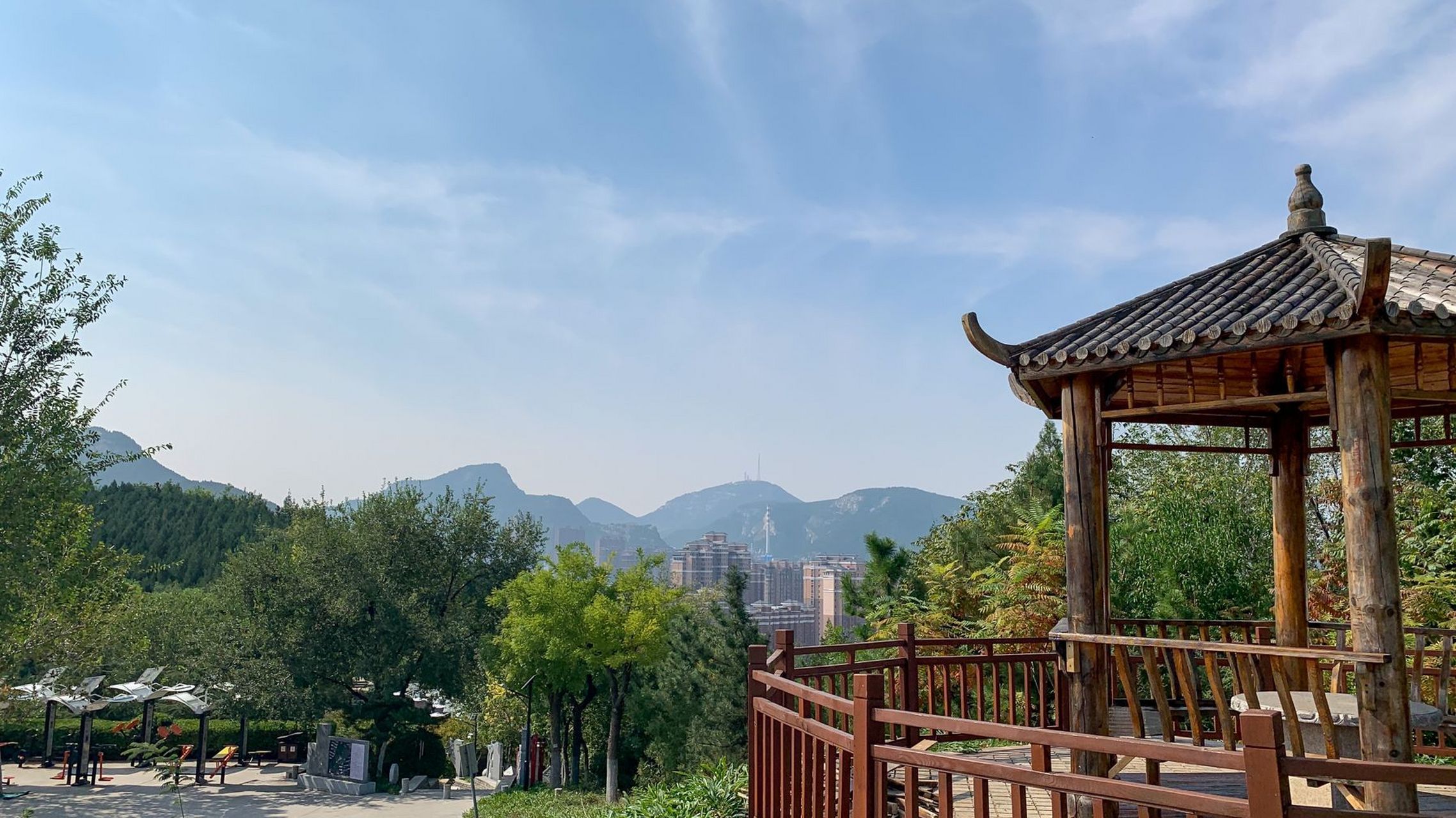 【洪山秋色图】10月11日,仲秋时节,济南市历下区浆水泉路东侧洪山公园