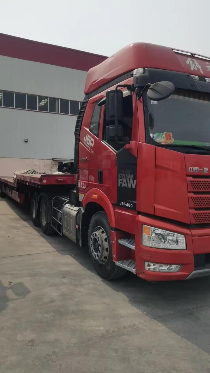 国六22年4月解放460马力智慧版半挂头,保险全险一万九刚买,车刚审验过