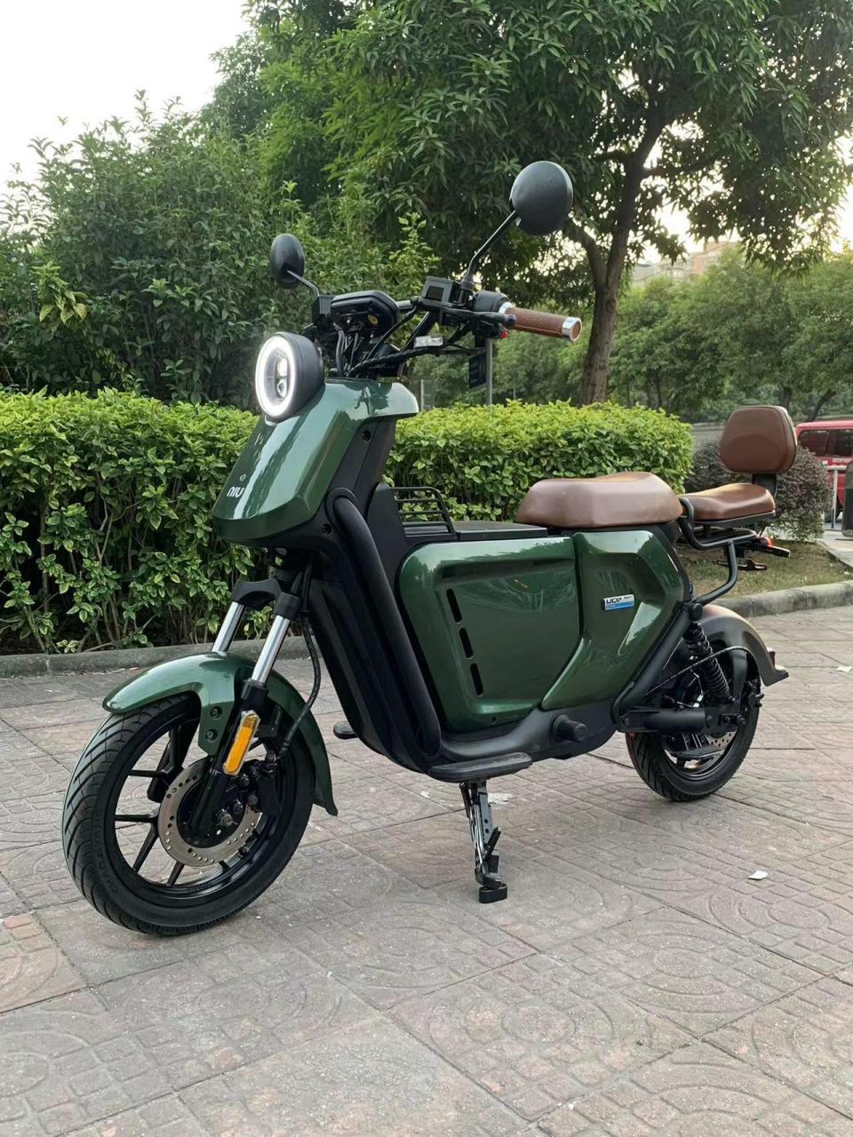 小牛电动车 u b动力版 绿色 前后碟刹 带中箱 后座 1800公里 28安红色