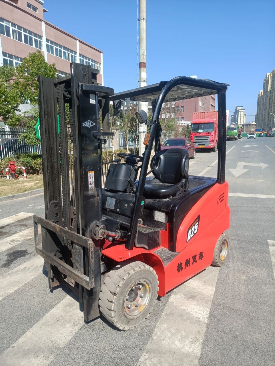 二手叉车,杭叉2.5吨全交流电动叉车双节3米 新到台杭叉21年a系列2.