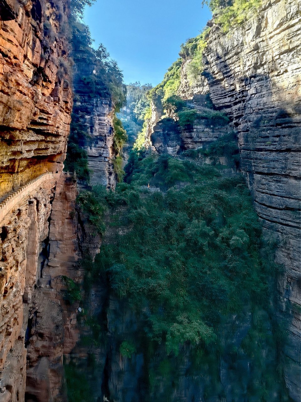 己衣大裂谷攻略丨虽远但值 景:雄奇险俊,虽远但值.