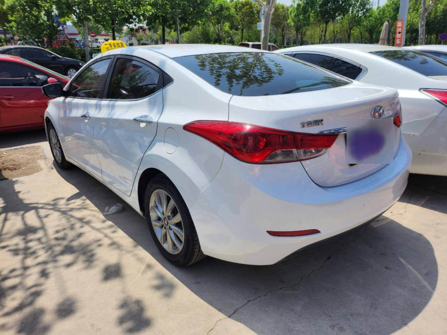 拿下15年现代朗动,手动挡带天窗,真皮座椅,大屏导航,价格3万多块钱.