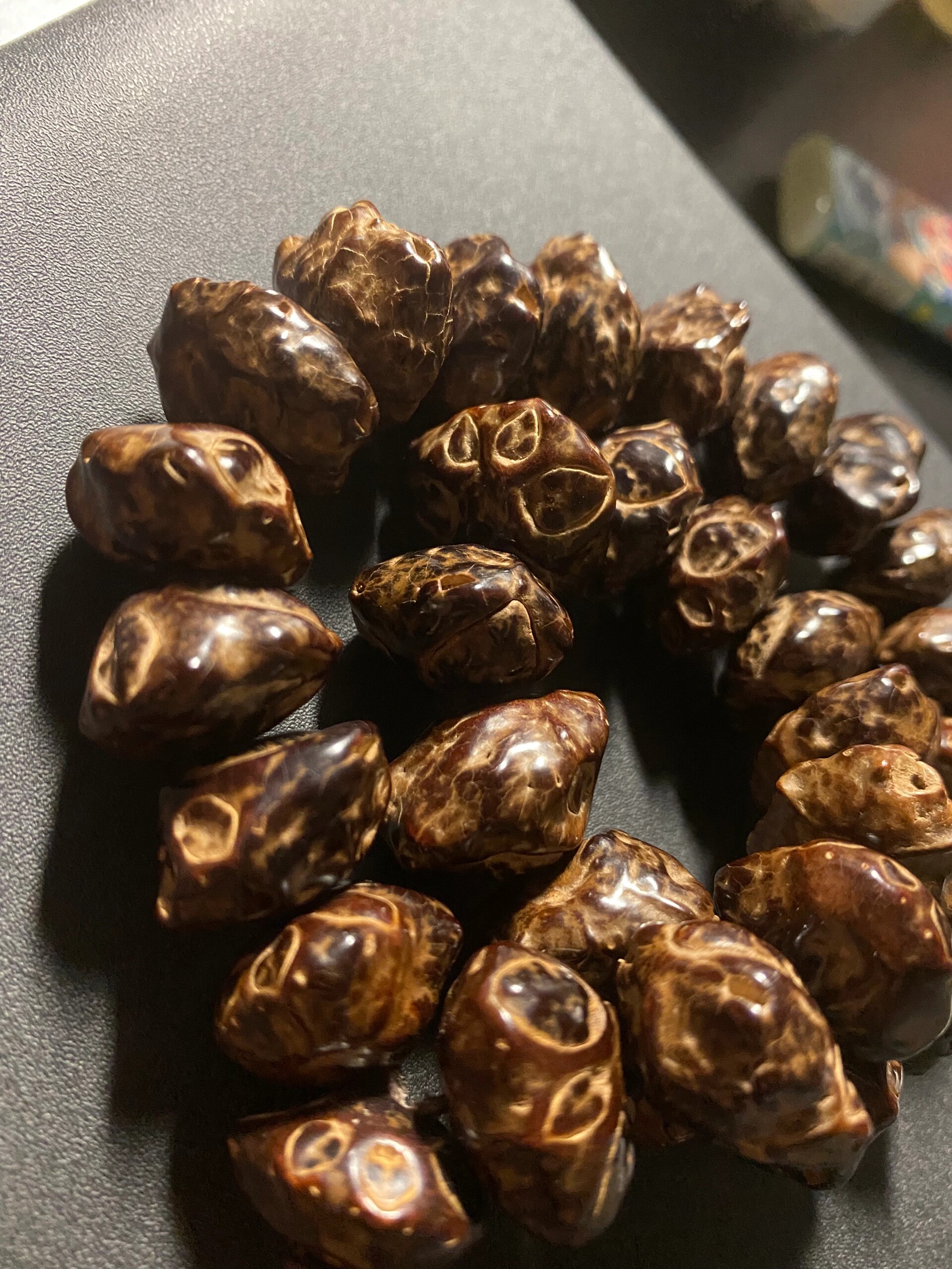 鬼脸菩提 一串鬼脸菩提的手持,11年前买的盘了一段时间就一直放置,没