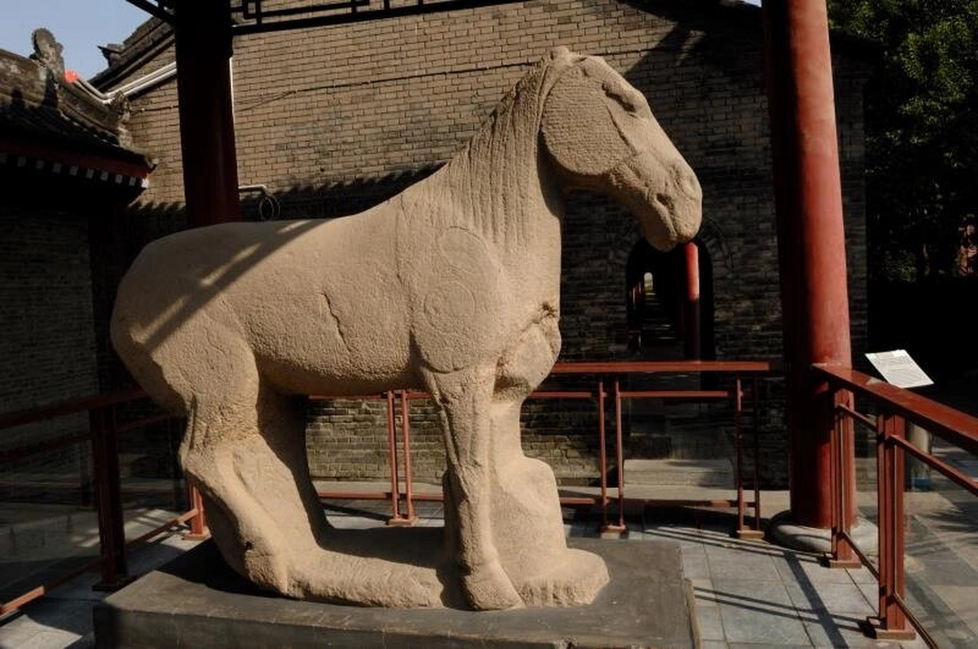 西安碑林博物馆-大夏石马 西安碑林博物馆存有大夏石马的雕像,明显