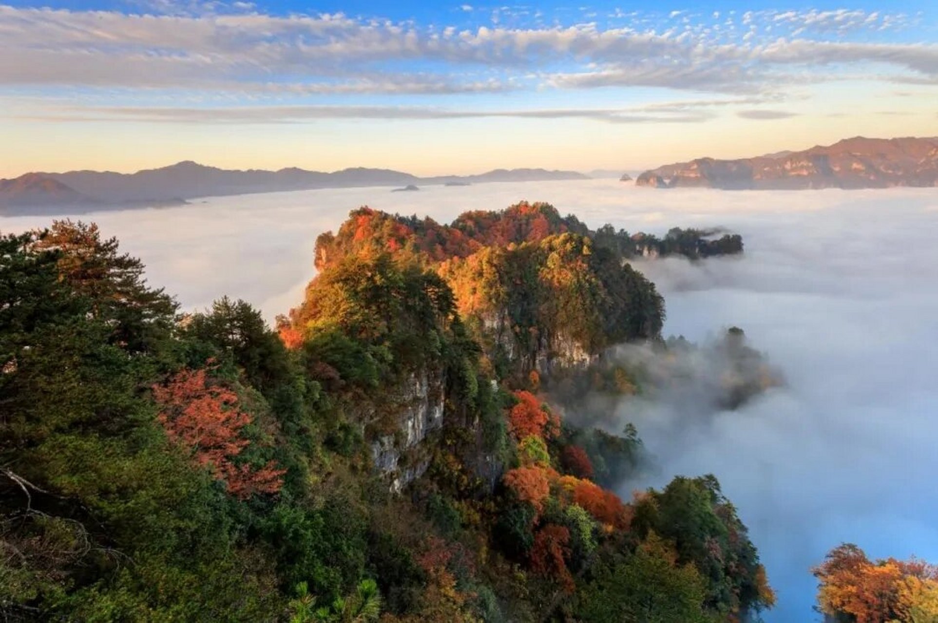 距离:350km左右 时间:4h 红叶 巴中南江光雾山 路线:成都