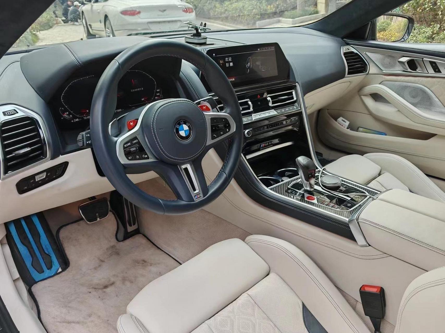 2021年宝马m8 雷霆版 行驶20000km整仅仅更换一个大灯4s店维修 选配碳