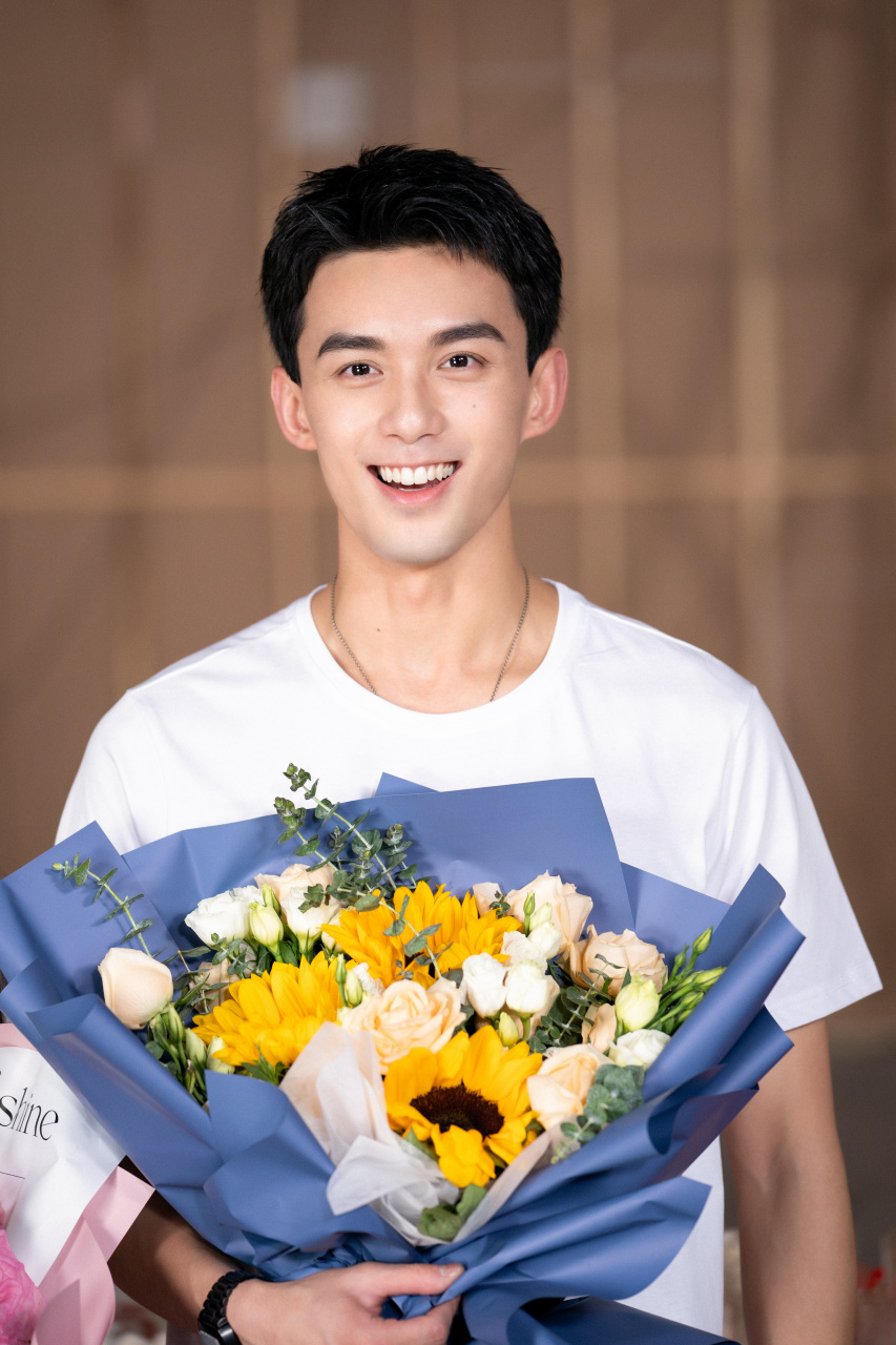 吴磊# 7615 #电视剧在暴雪时分# 吴磊杀青大吉 期待一场暴雪来临