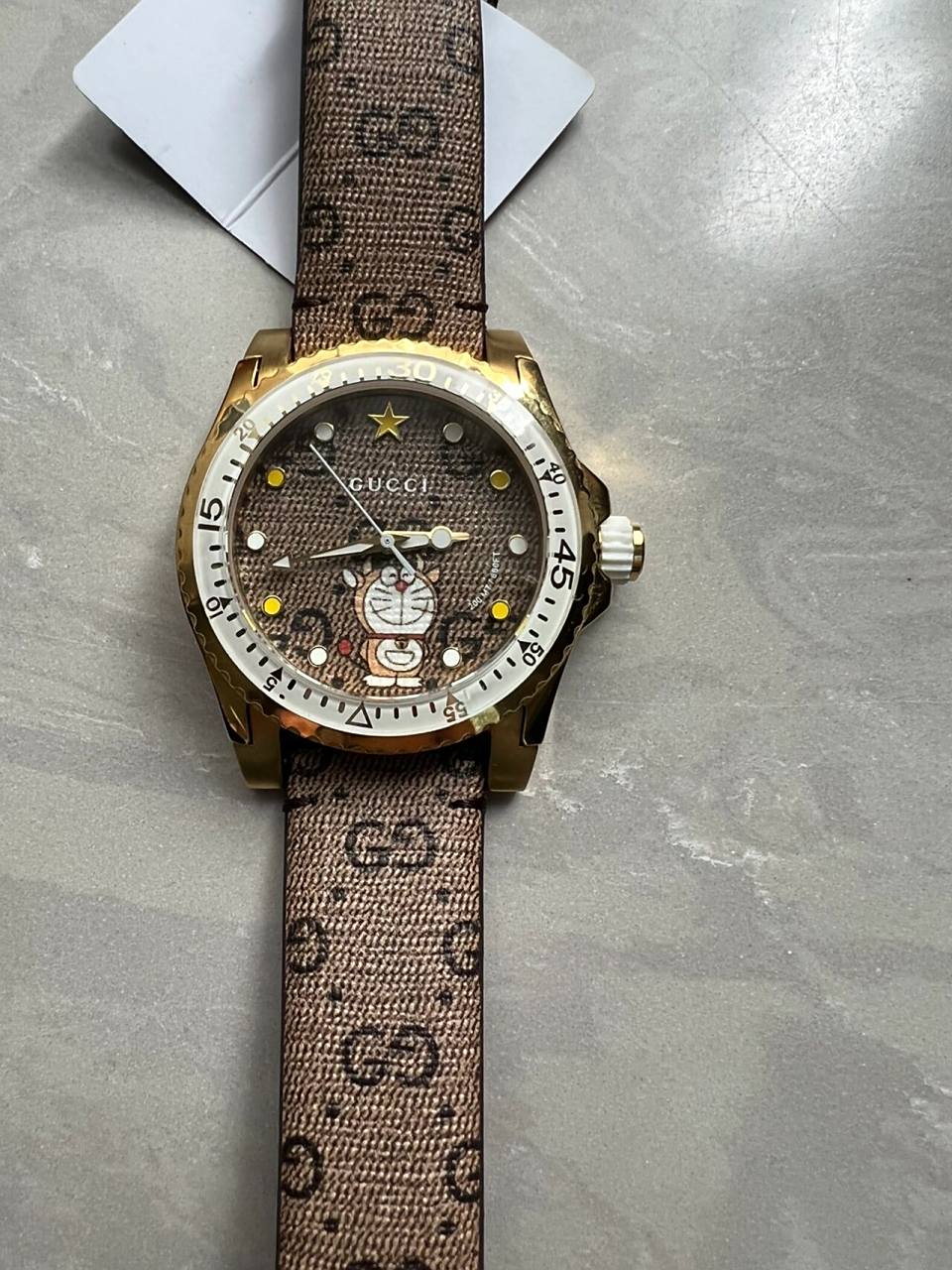 gucci手表辨别真伪 各位小宝宝有没有懂货的帮我辨别一下 gucci哆啦a