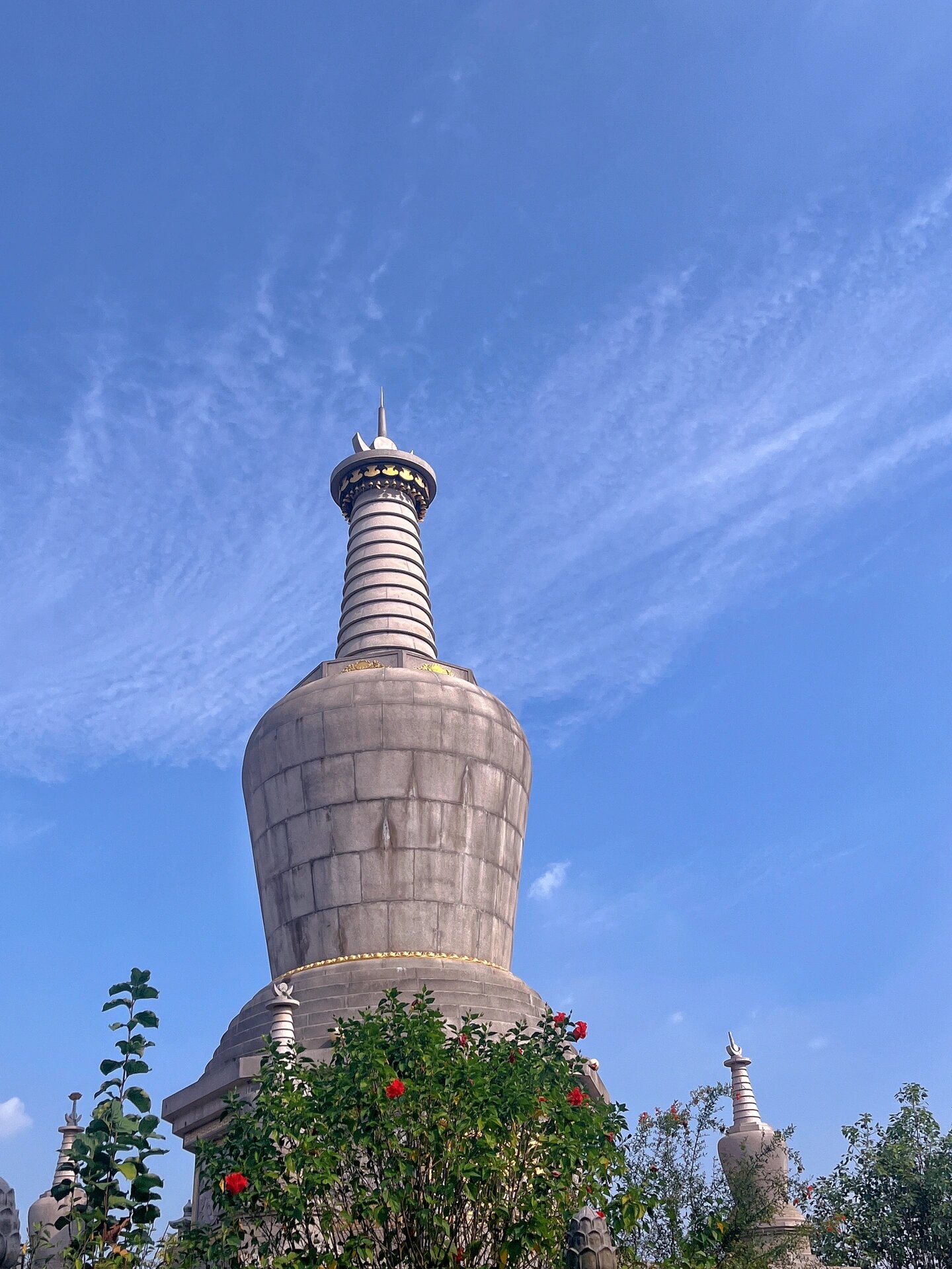 古称南庵 坐落于广东省普宁市南溪镇旧厝斗飞凤山上 是普宁古八景